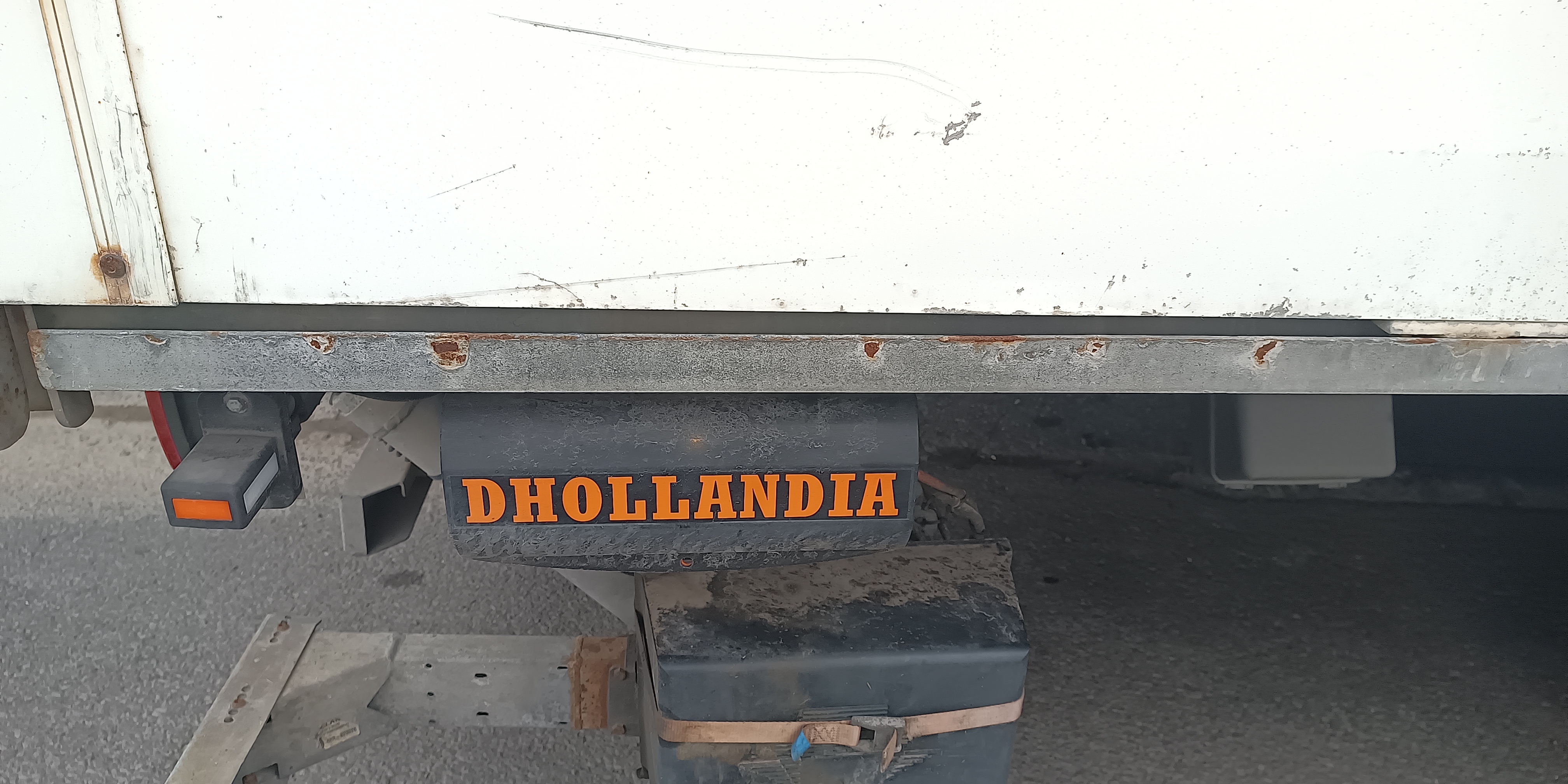 SELT / SOLD - Kassi og Dhollandia lyfta - 620 sm lengd og 250 sm breidd 3