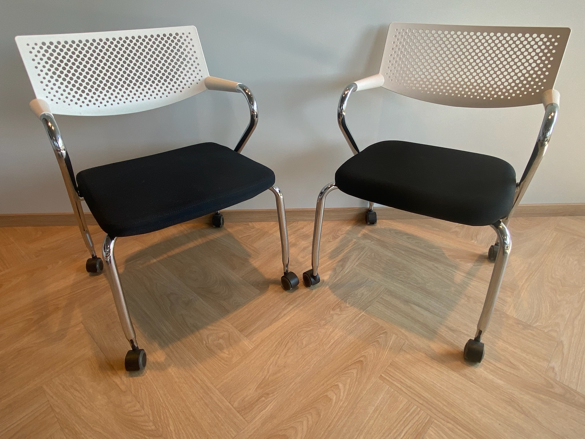 SELT / SOLD Vitra fundarstólar á hjólum frá Pennanum