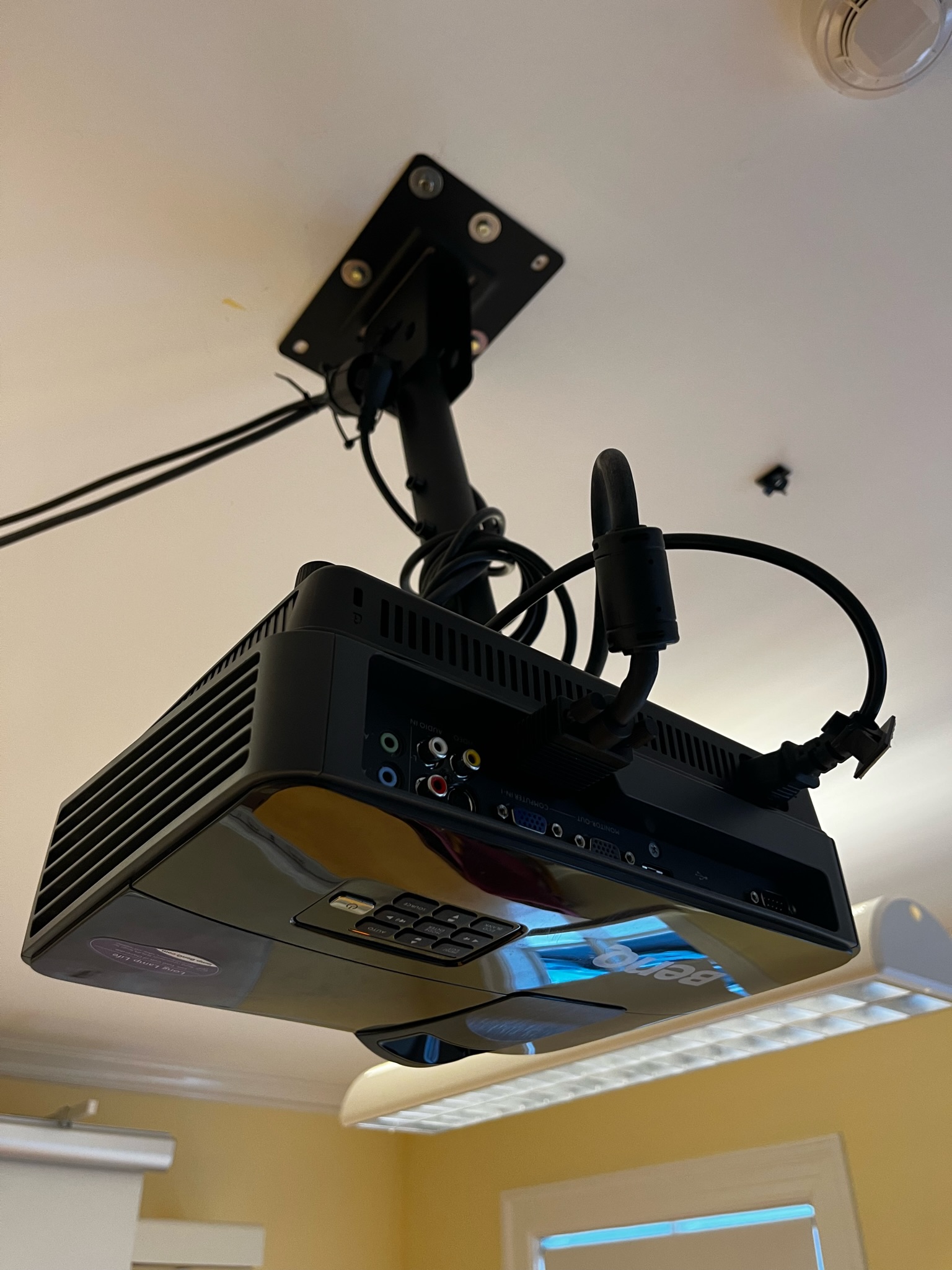 SELT / SOLD BENQ myndvarpi HDMI m.loftafestingu 5