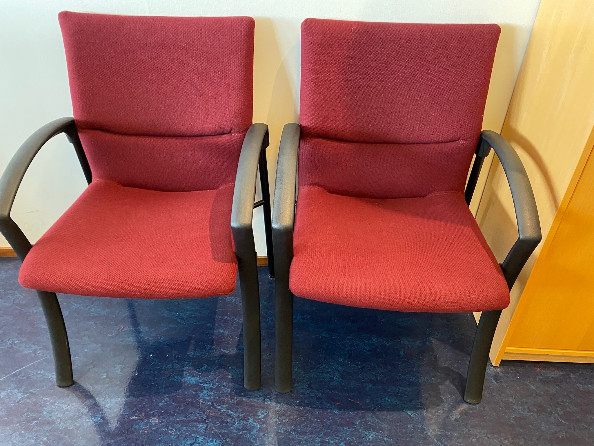 SELT / SOLD ÁG fundarstólar - rauðir (17 stk.)