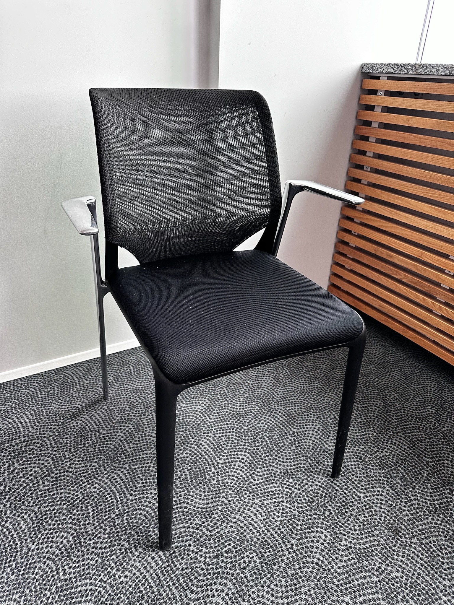 SELT / SOLD Vitra M15 fundarstólar frá Pennanum, staflanlegir 2
