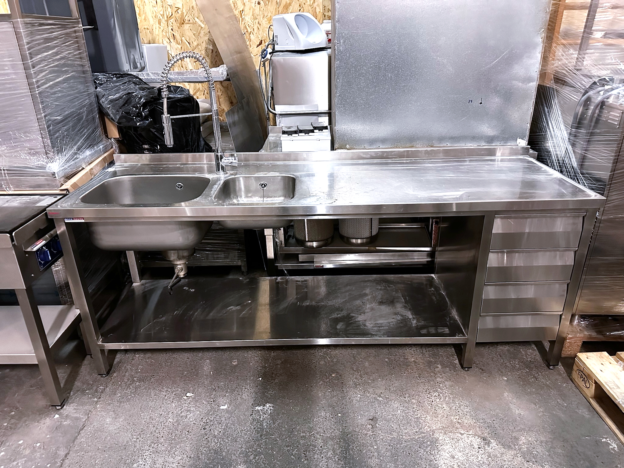SELT / SOLD Novameta stálborð B220 x D70 m/vöskum og blöndunart frá Bako Ísberg 2