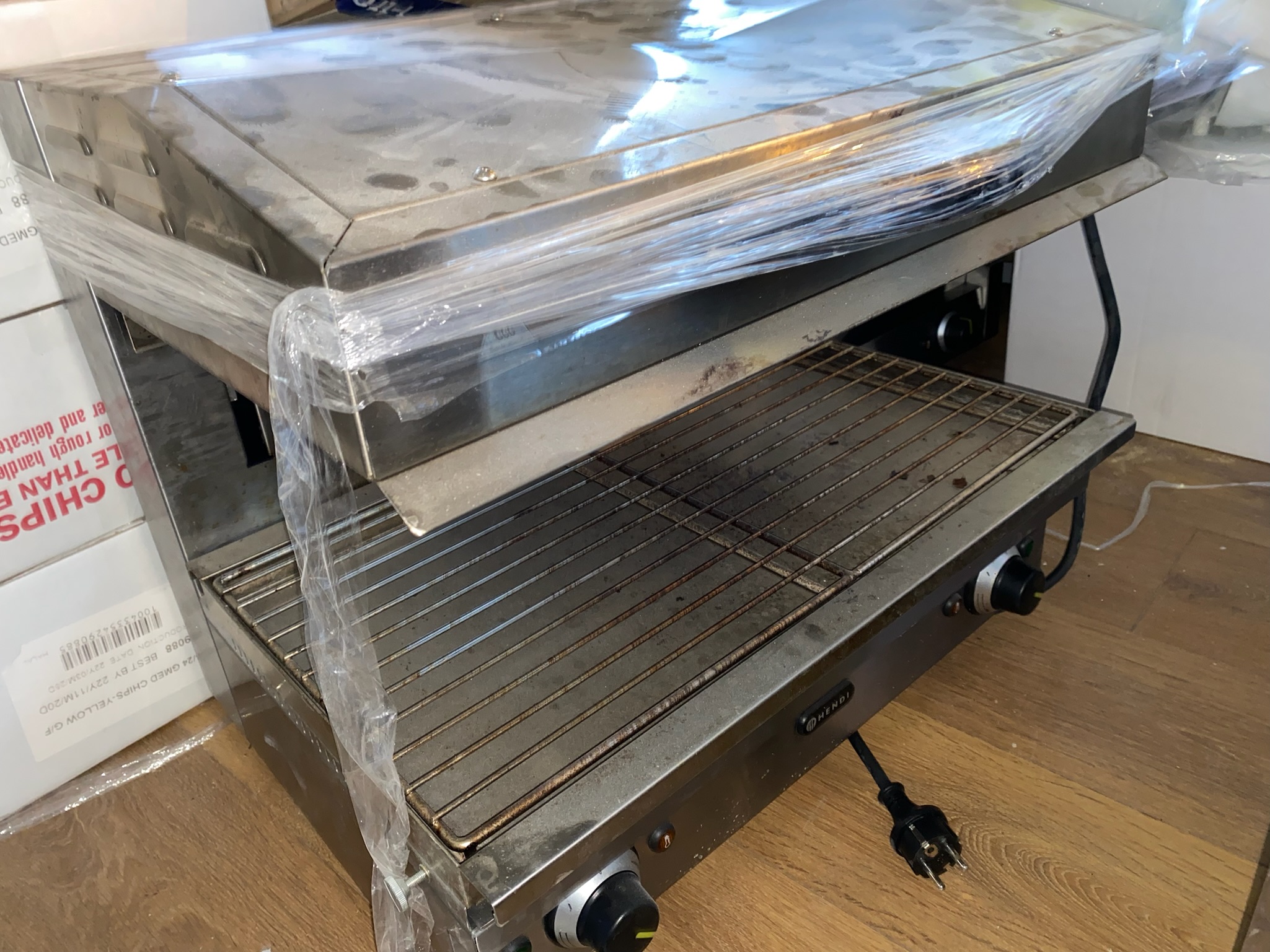 SELT / SOLD Hendi Salamander 600