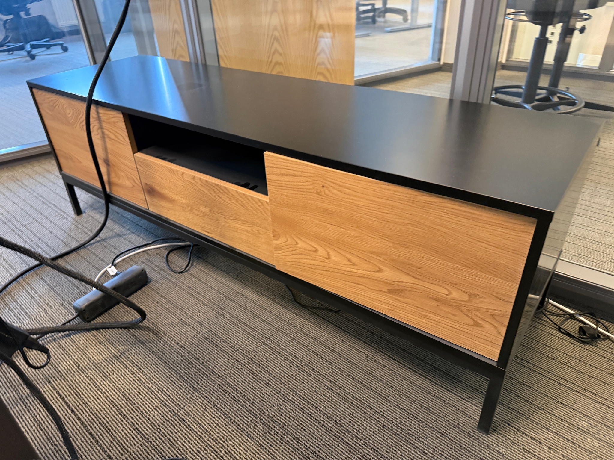 SELT / SOLD Sjónvarpsskenkur frá Dorma 2