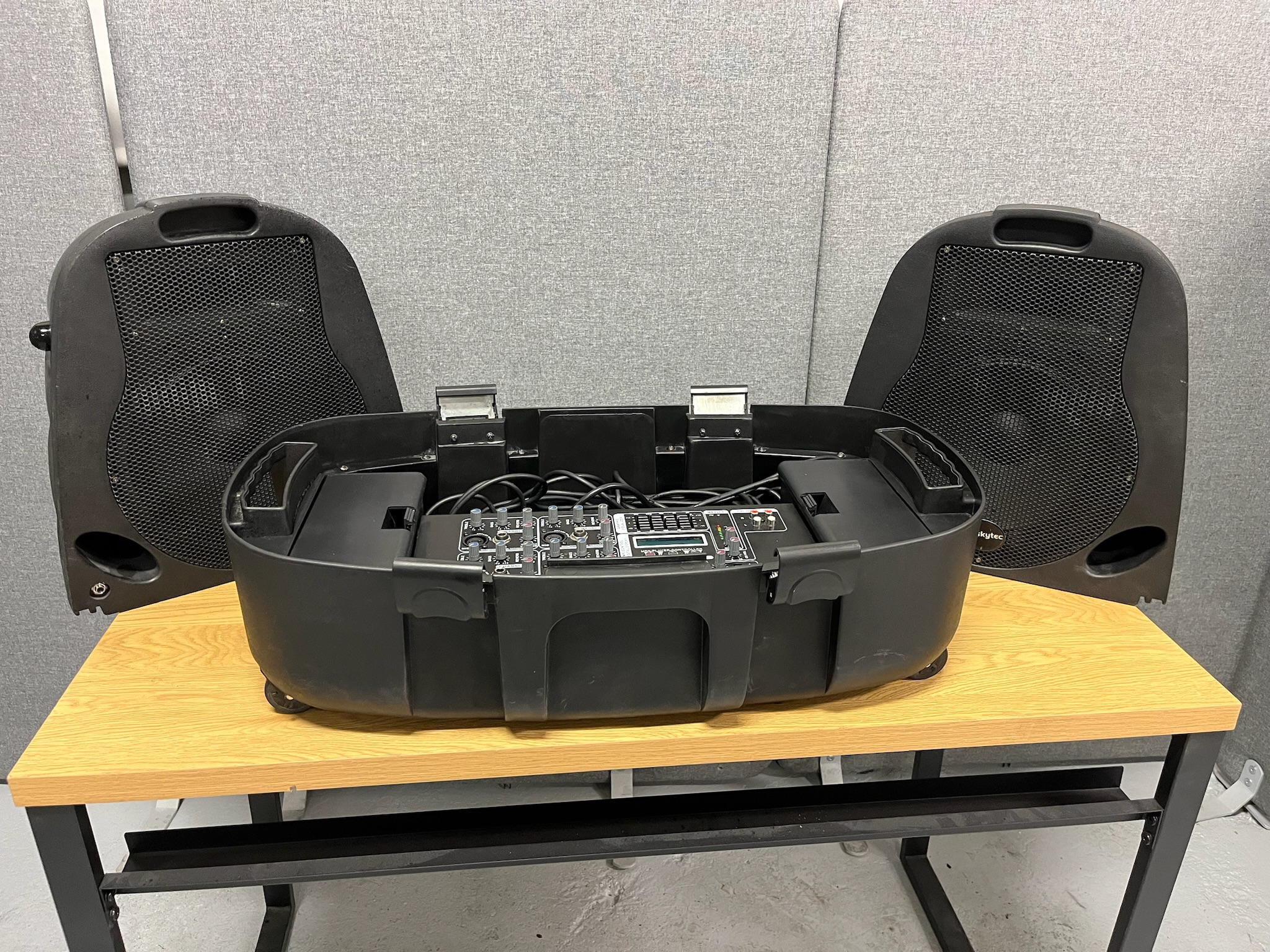 SELT / SOLD Skytec hljóðkerfi - mixer