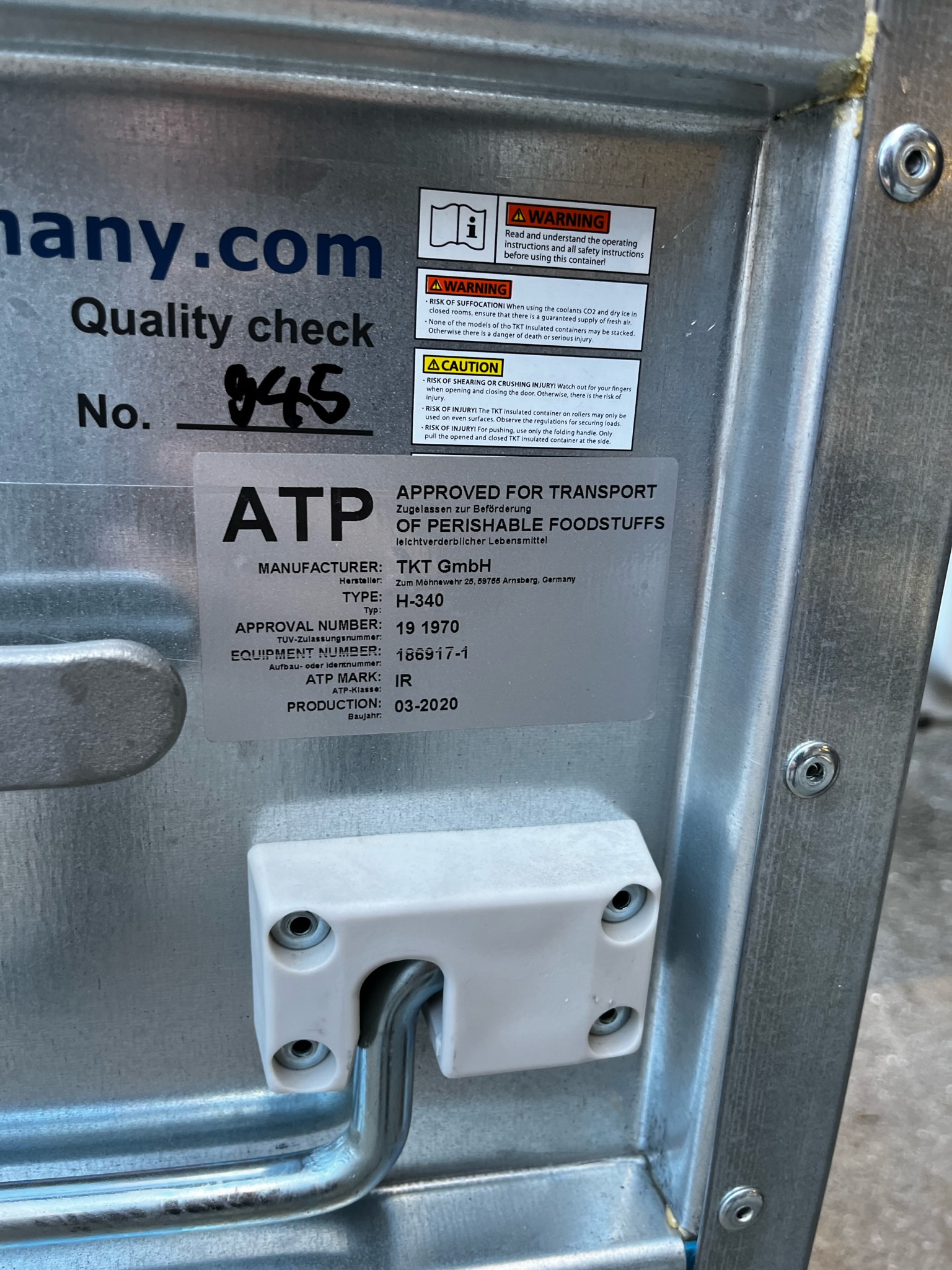 SELT / SOLD TKT Germany kælibox H-340 á hjólum 4