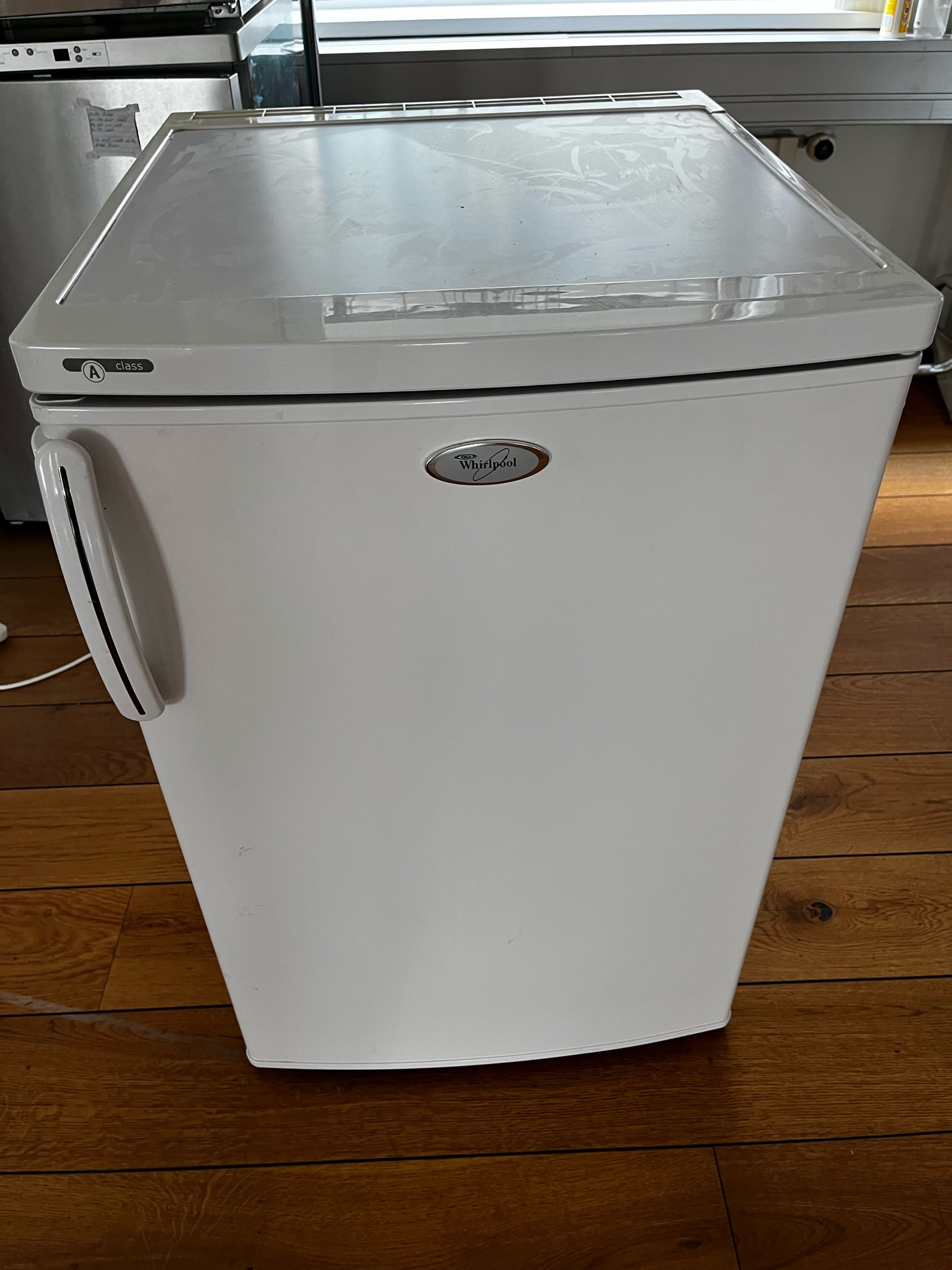 SELT / SOLD Whirlpool A-Class kælir - H80 x B60 2