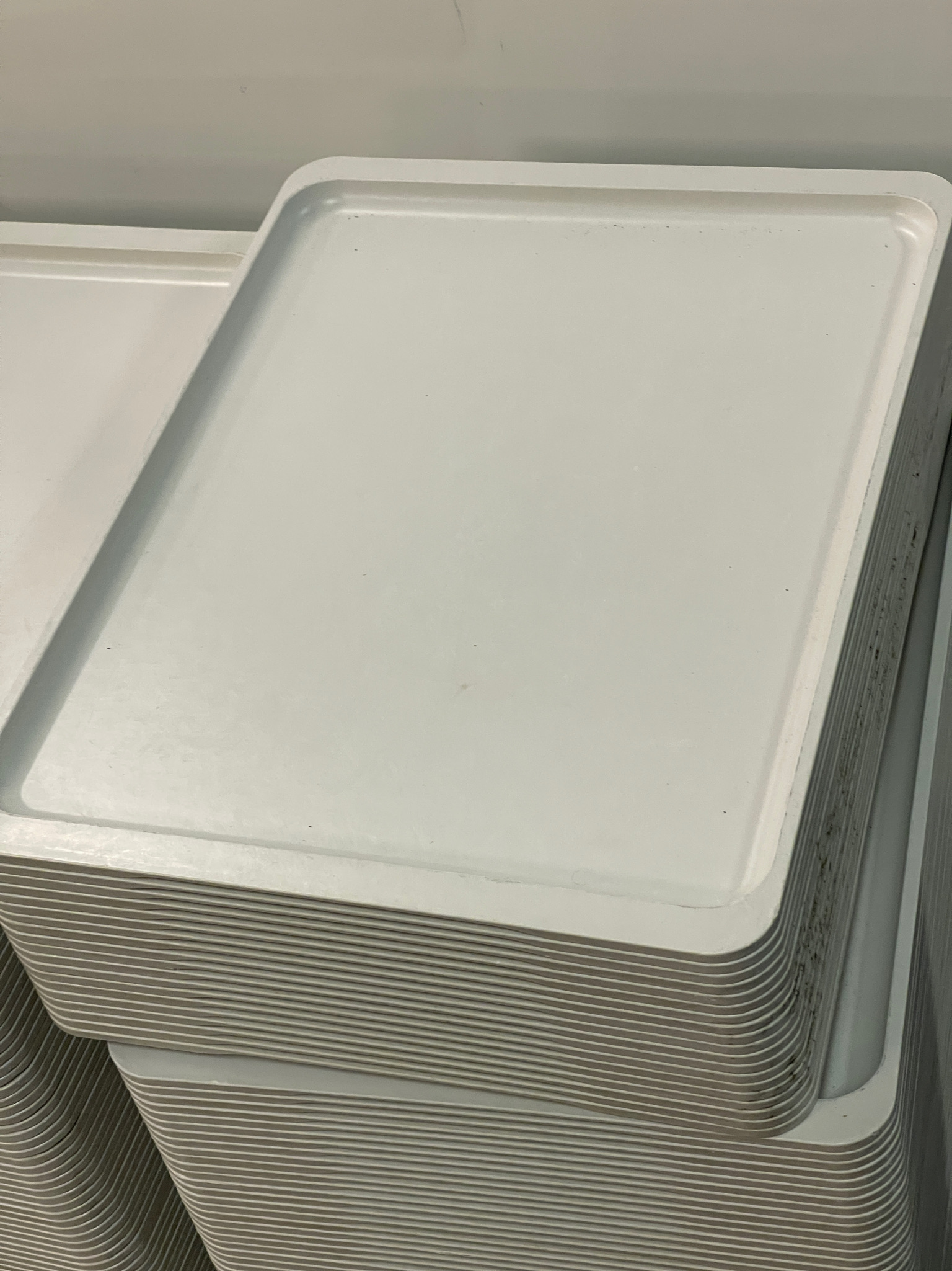 SELT / SOLD Plastbakkar beige - B48 x D34 sm. 3
