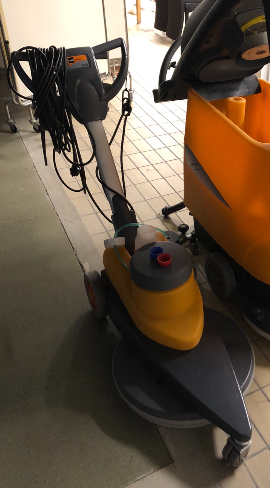 SELT / SOLD Taski Ergodisc 1200 - bónvél 4