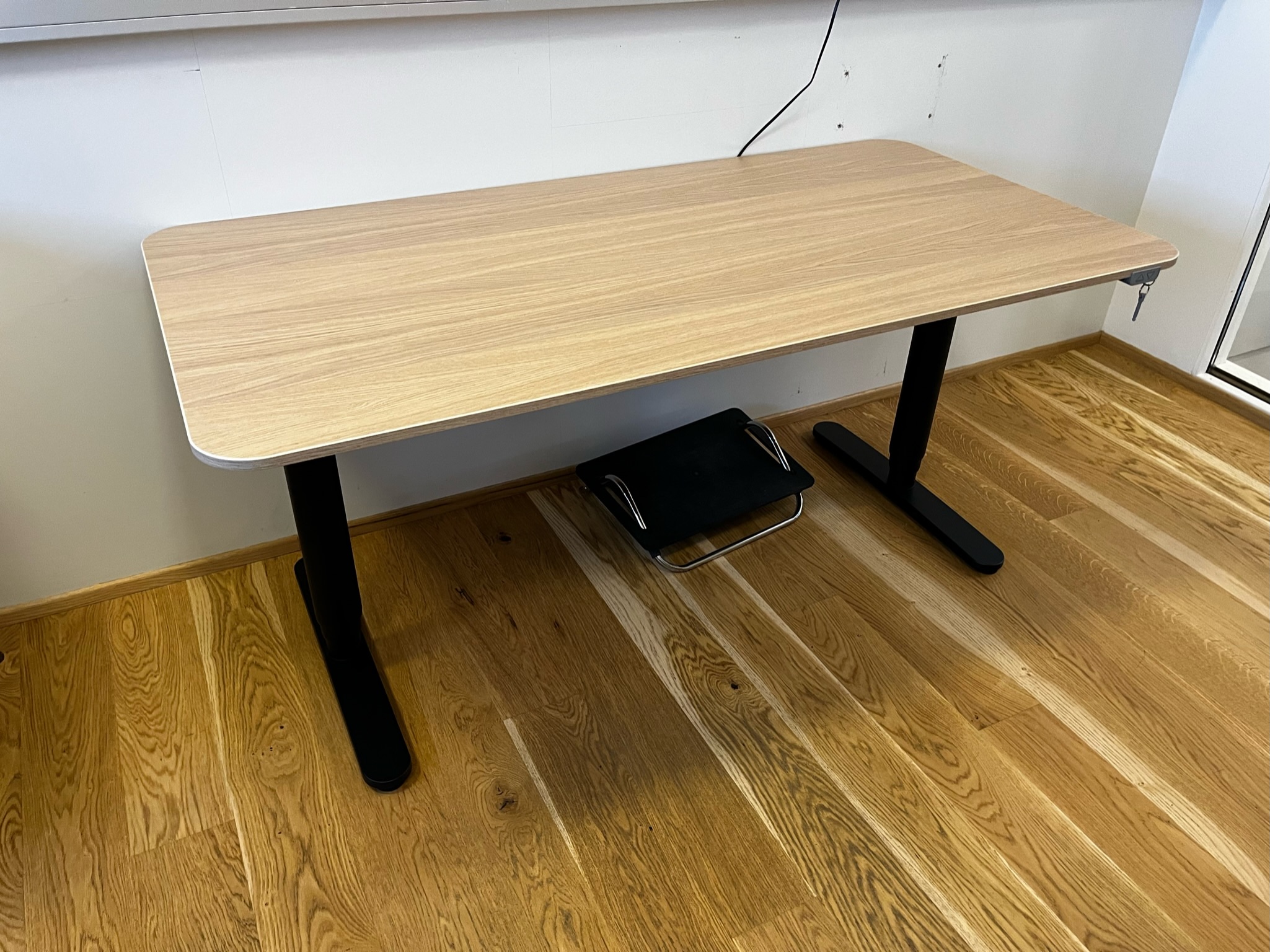 SELT / SOLD IKEA rafmagnsborð 160 x 80 sm.