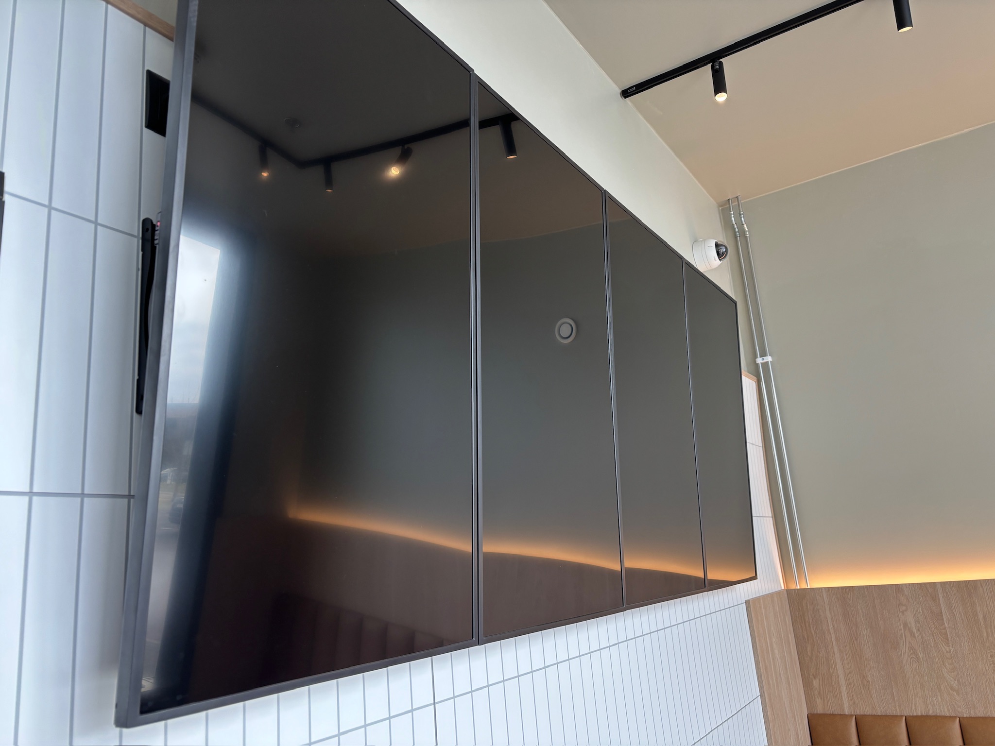 SELT / SOLD Samsung 43" LH43QMC Upplýsingaskjár 24/7 UHD (2024) 4