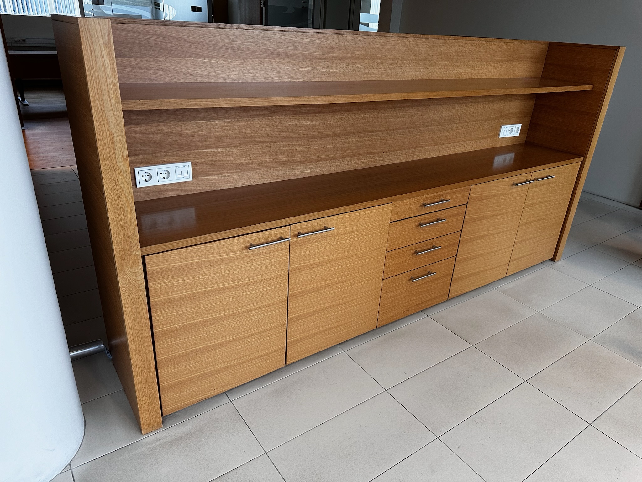 SELT / SOLD Skrifstofuskápur / skilrúm/skenkur, B293 x B126 x D142 sm. 4