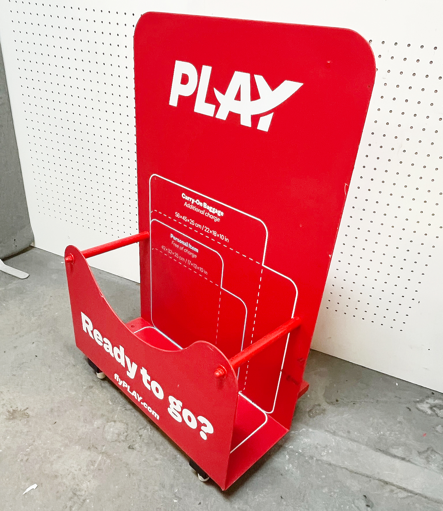 SELT / SOLD Jólagjöf? Farangurs/blaðabakki, minni gerð - PLAY 2