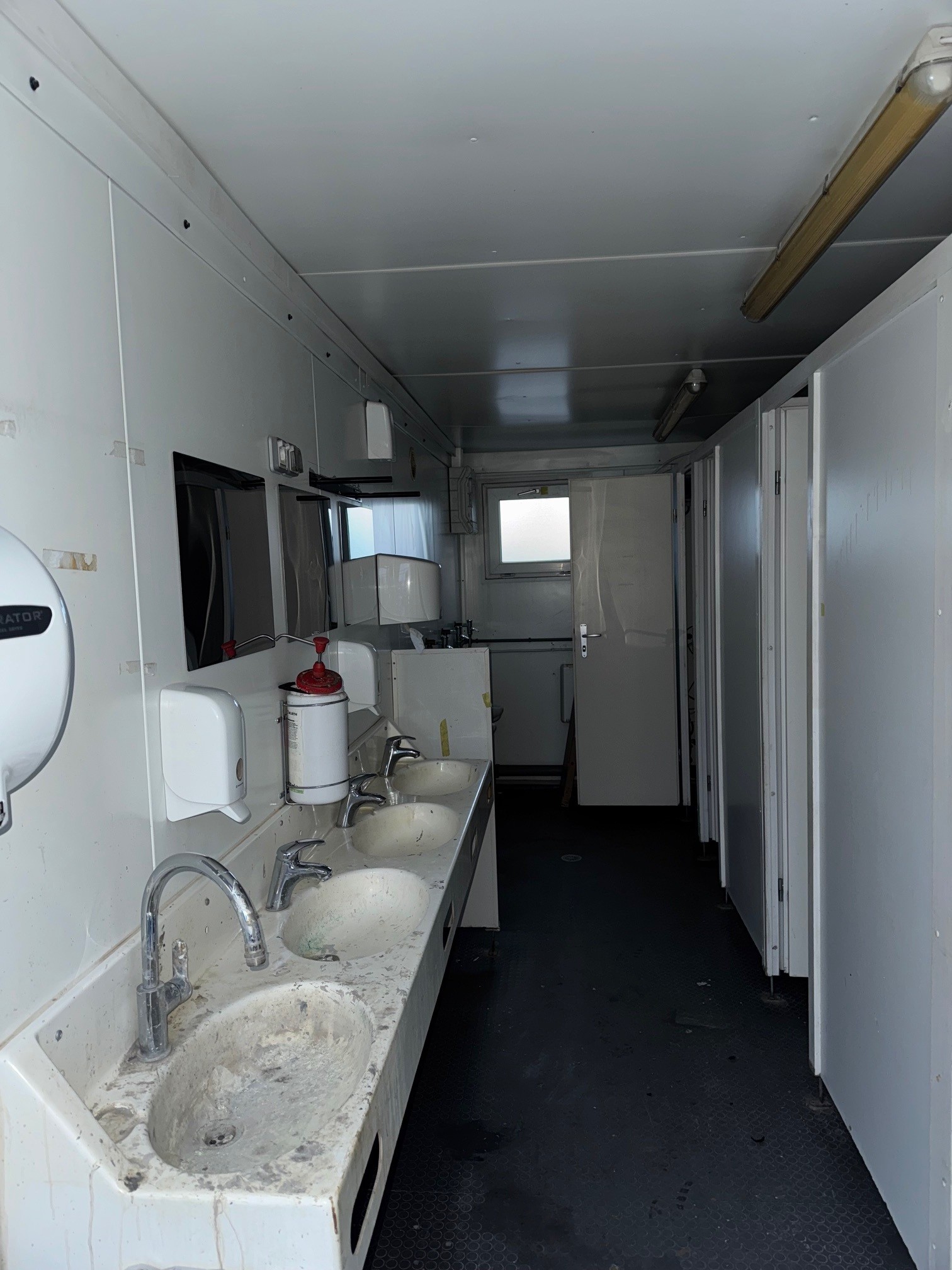 SELT / SOLD - 20 ft. WC gámur - klósett gámur 5