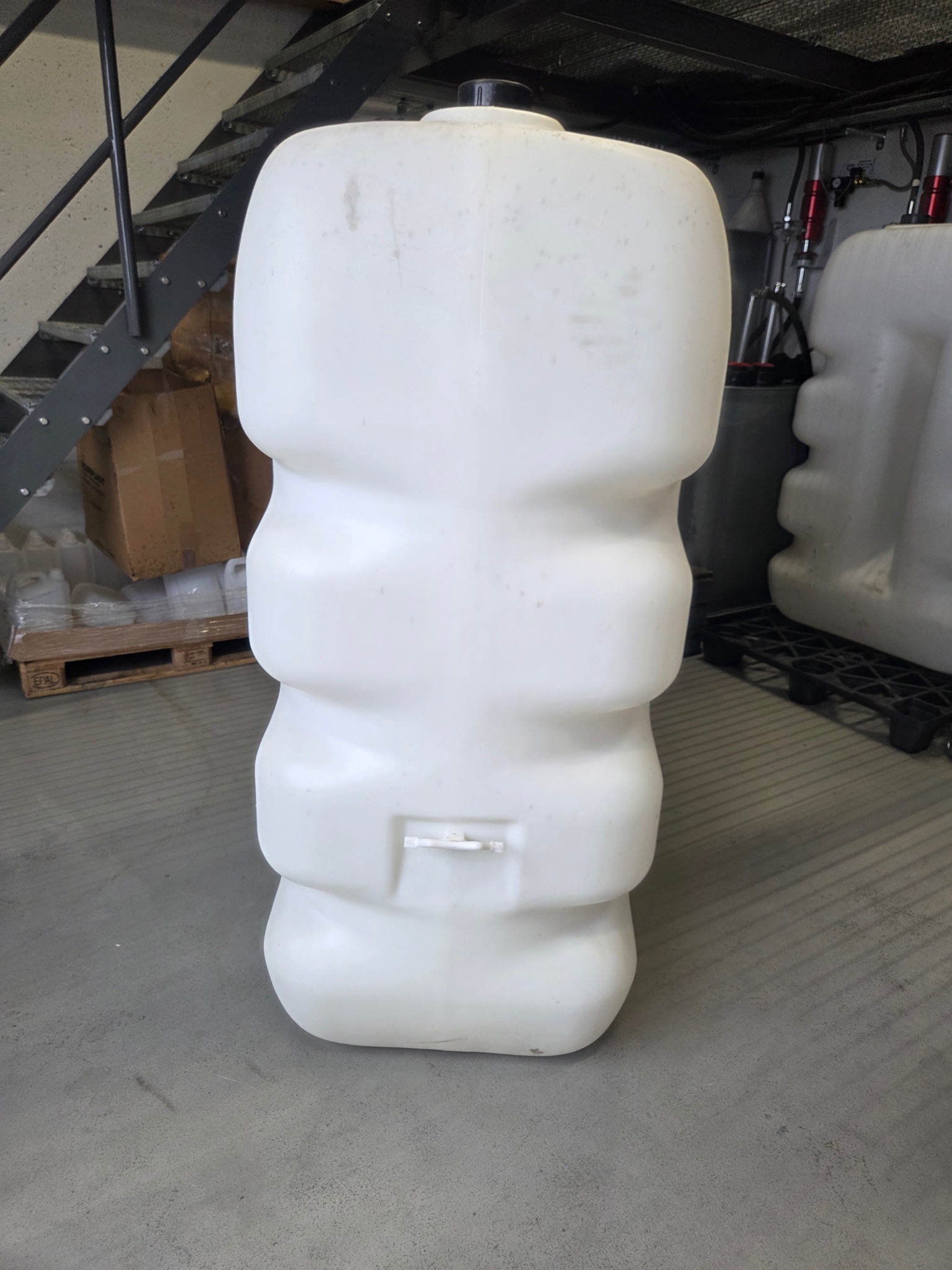 Olíutankur úr HPDE plasti, 1000L (1 stk.) 2