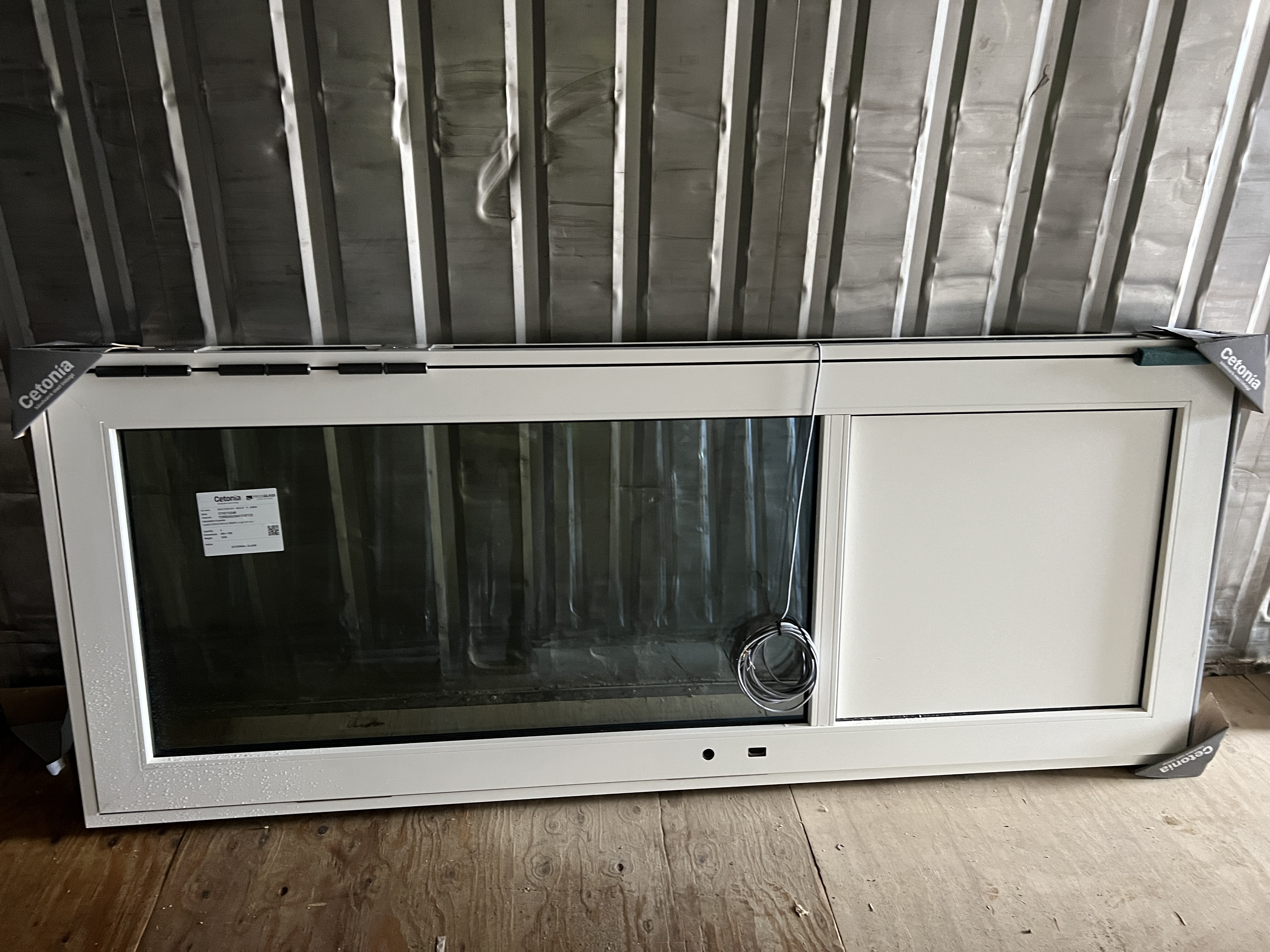 SELT / SOLD Viðarhurð í álkarmi ónotuð frá IDEX, H2265xB930mm 4
