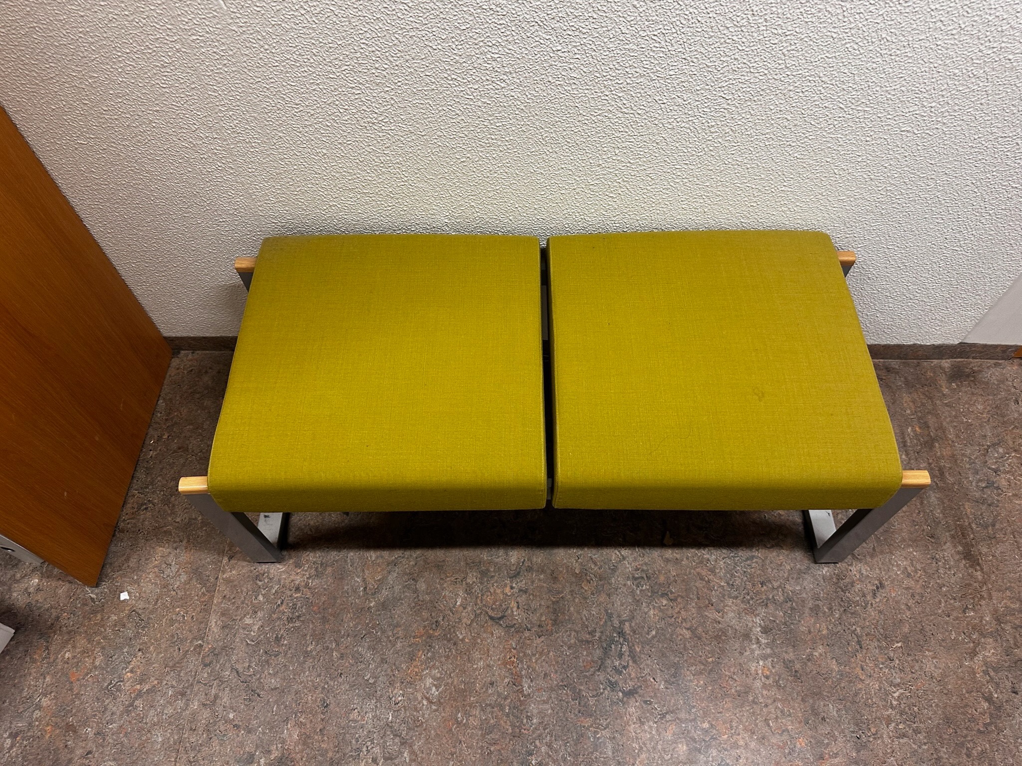 SELT / SOLD Kinnarps bekkur frá Pennanum, 2ja og 3ja sæta 8
