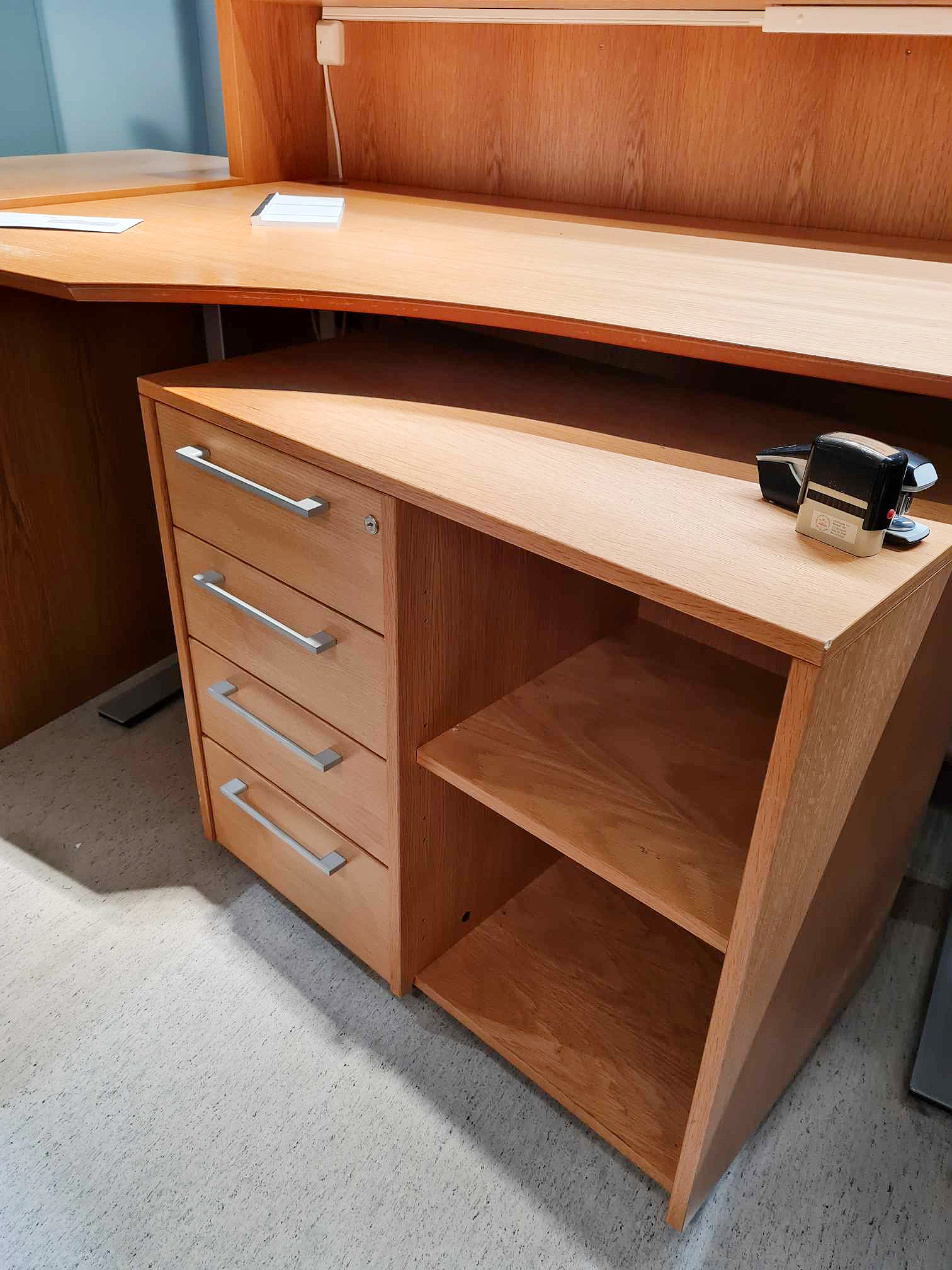 SELT / SOLD Móttökuborð - 2 starfsstöðvar/rafborð - sérsmíði - L377 sm. 11