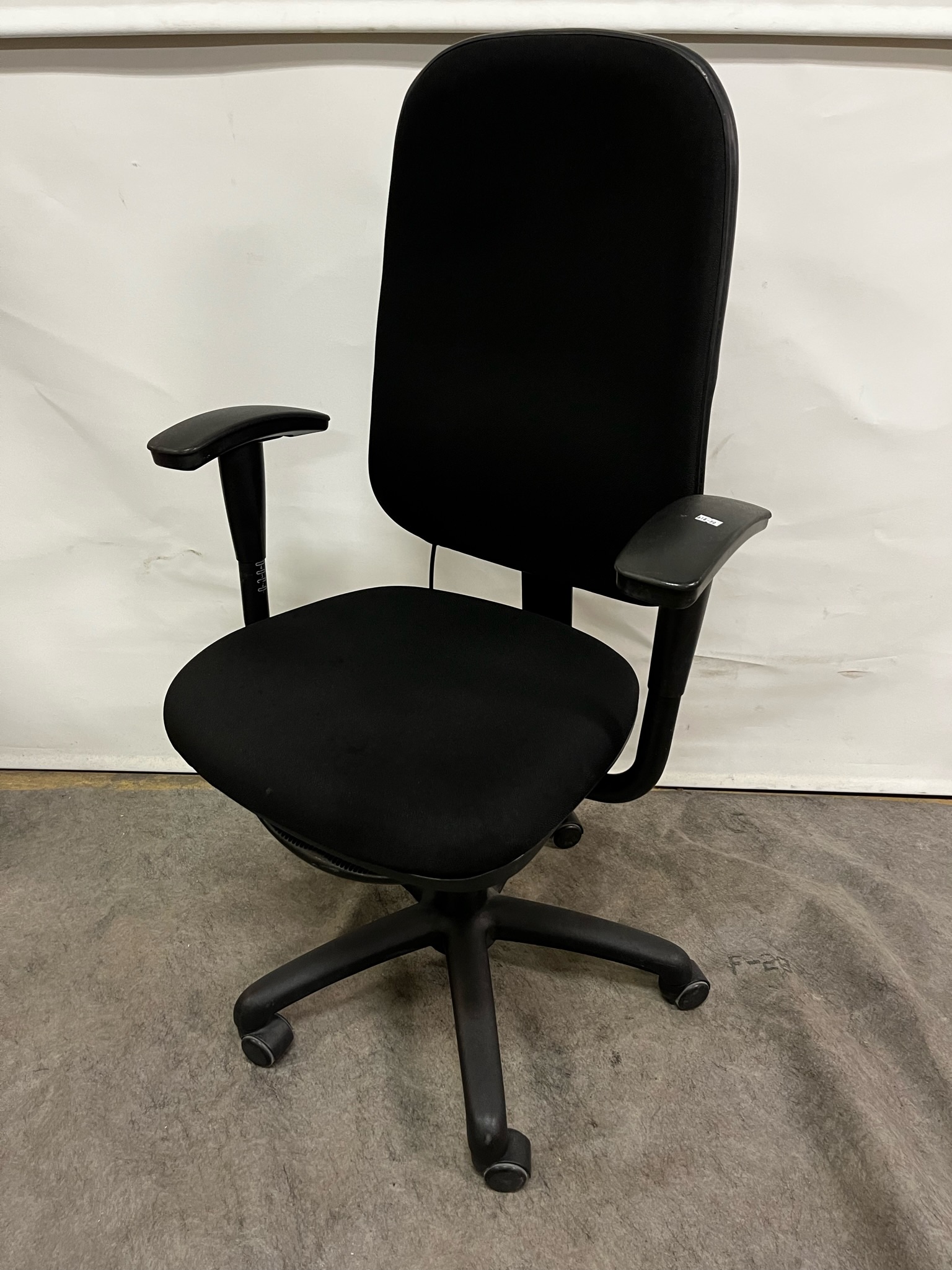 SELT / SOLD Skrifstofustóll - Mark 30 með örmum 2