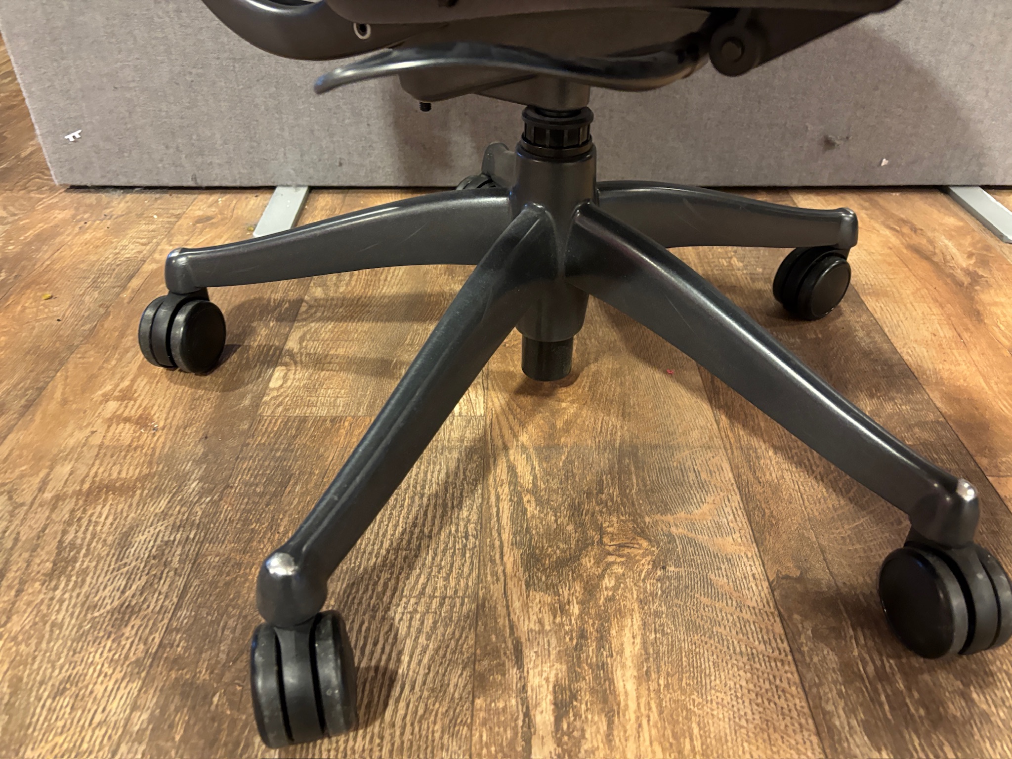 SELT / SOLD Humanscale skrifborðsstóll 7