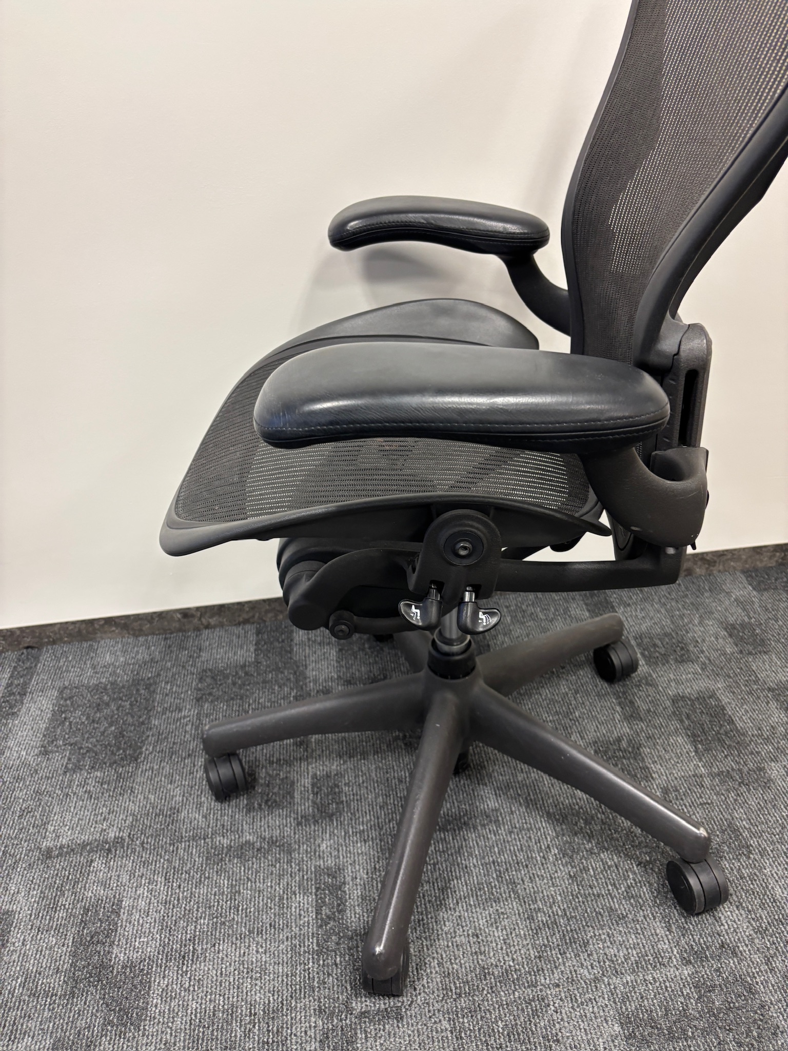 SELT / SOLD - Herman Miller Aeron, C stærð 6