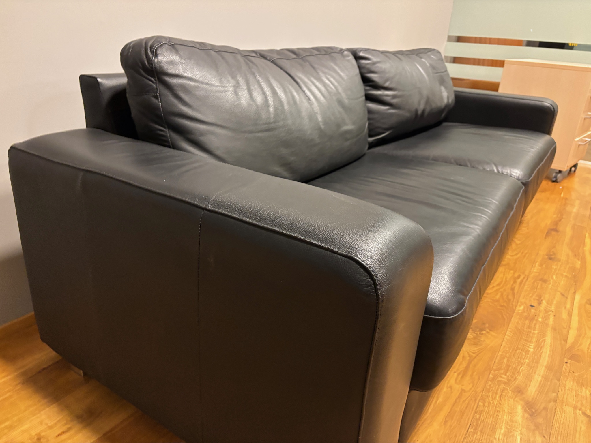 SELT / SOLD Leðursófi, 2ja manna B250xD80 sm. 3