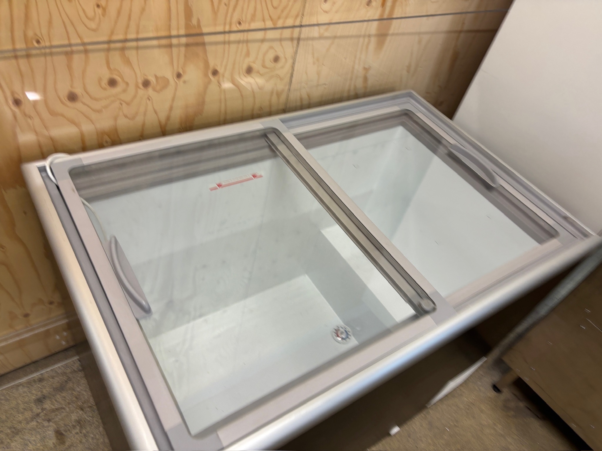 SELT / SOLD Elcold frystikista, L110 x B70 x H81 sm. 3