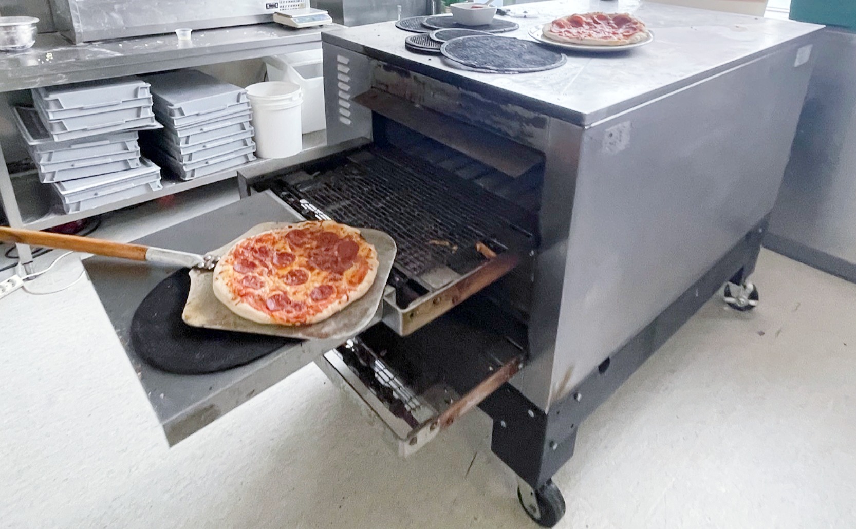 SELT / SOLD CTX Pizzaofn / færibandaofn á hjólum