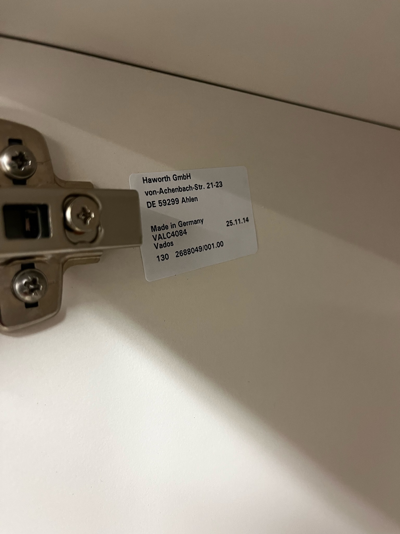 SELT / SOLD Haworth starfsmannakápur 8 hólf - B80 x D43 x H152 sm. 10