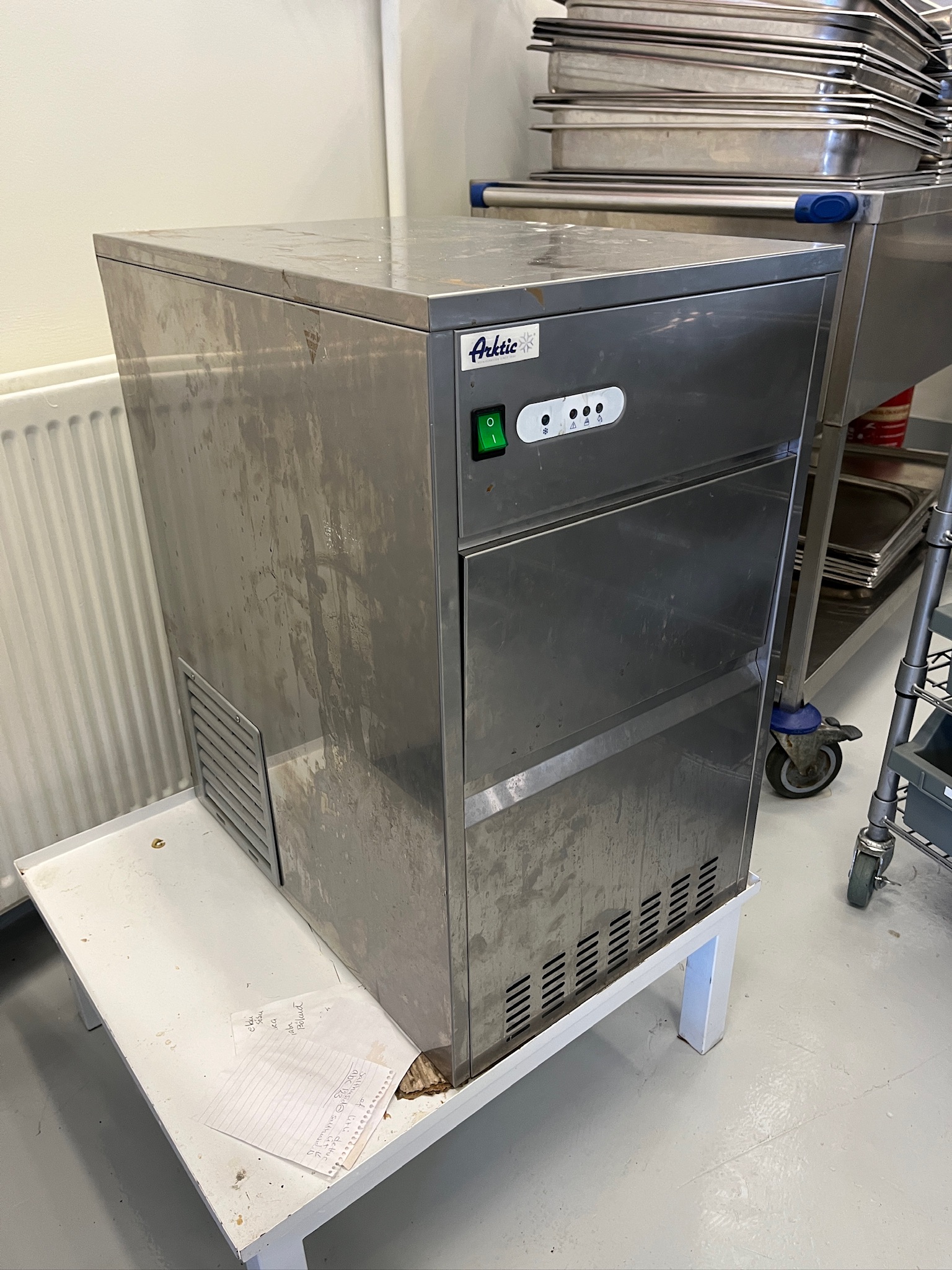SELT / SOLD Arctic klakavél, 26kg/24hr H65 x B40 x D55 sm.