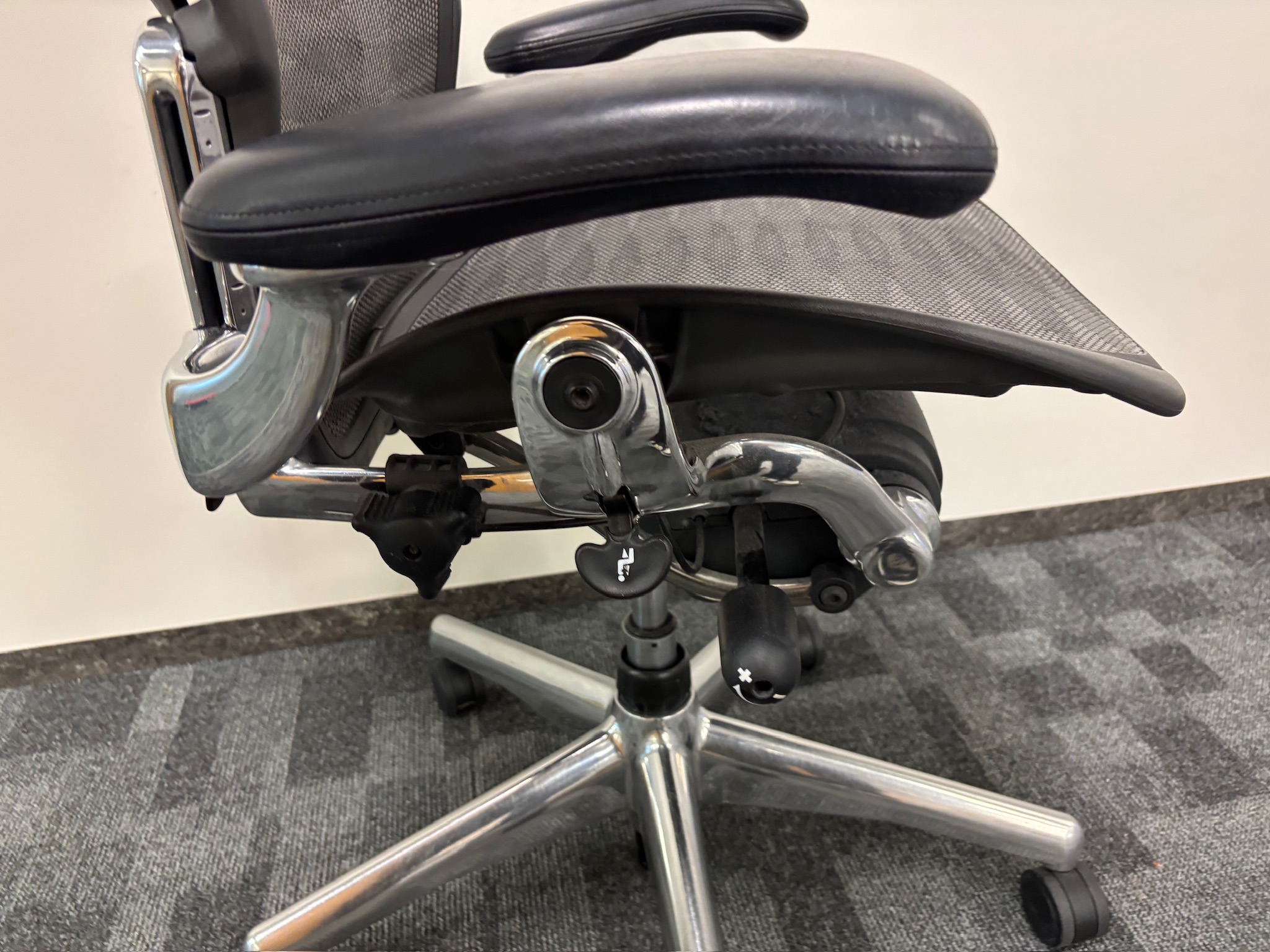 SELT / SOLD Herman Miller Aeron, B stærð 4