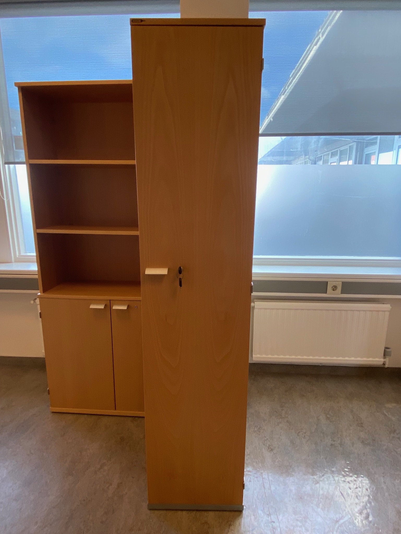 SELT / SOLD Skrifstofuskápur m.læsingu frá Pennanum - H179 x B40 x D42 sm. 2