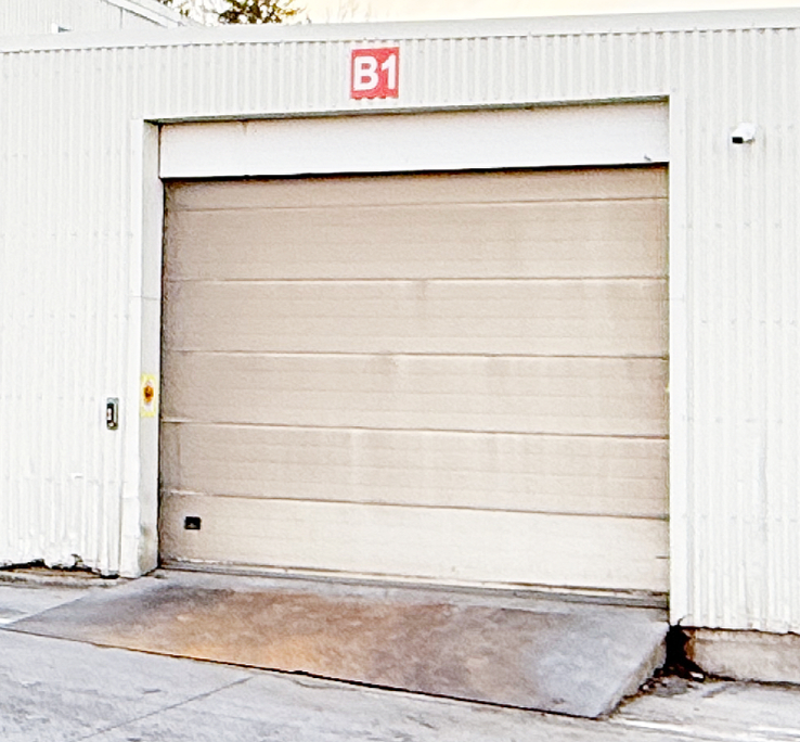 SELT / SOLD Héðins iðnaðarhurð- H440 x B350 sm - hurð nr.3