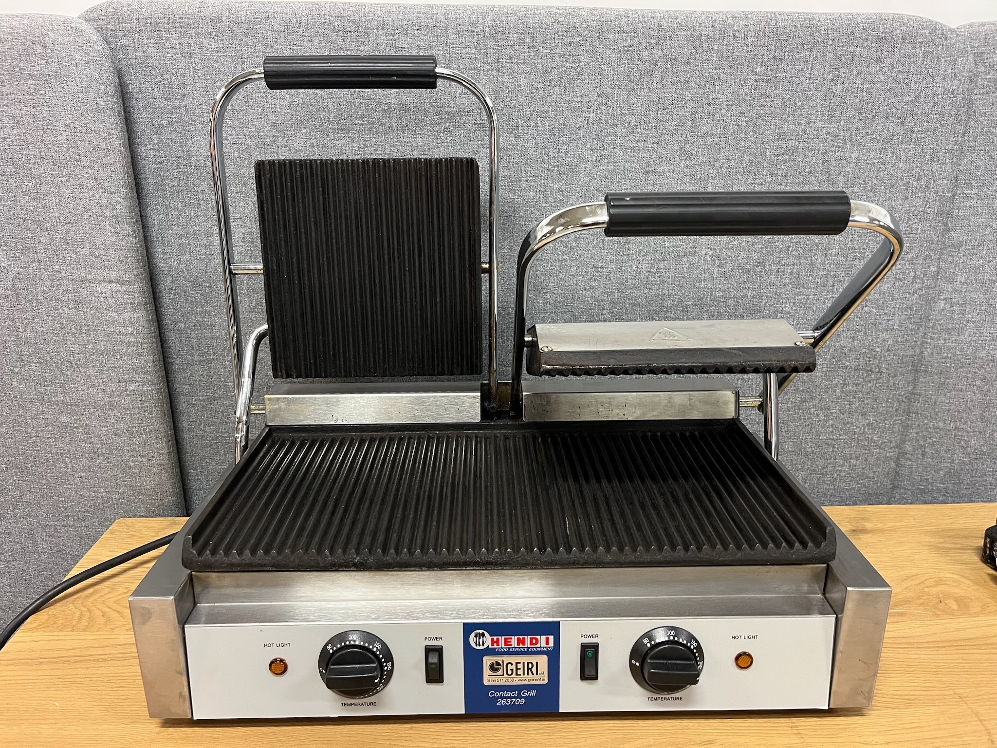 SELT / SOLD Hendi tvöfalt samlokugrill 2