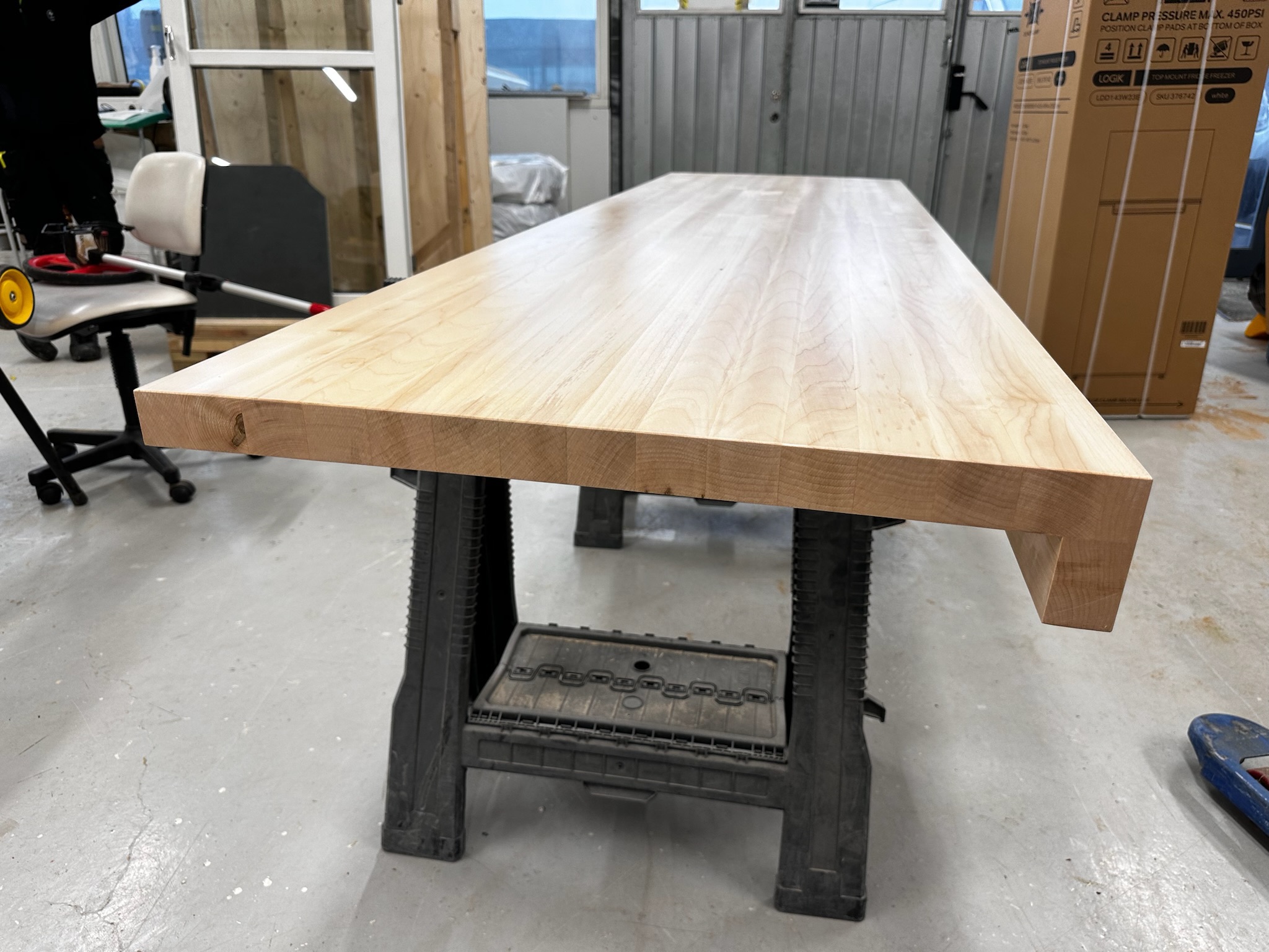 SELT / SOLD Harðviðar borðplata, B217 x D63 x Þ4 sm. 9