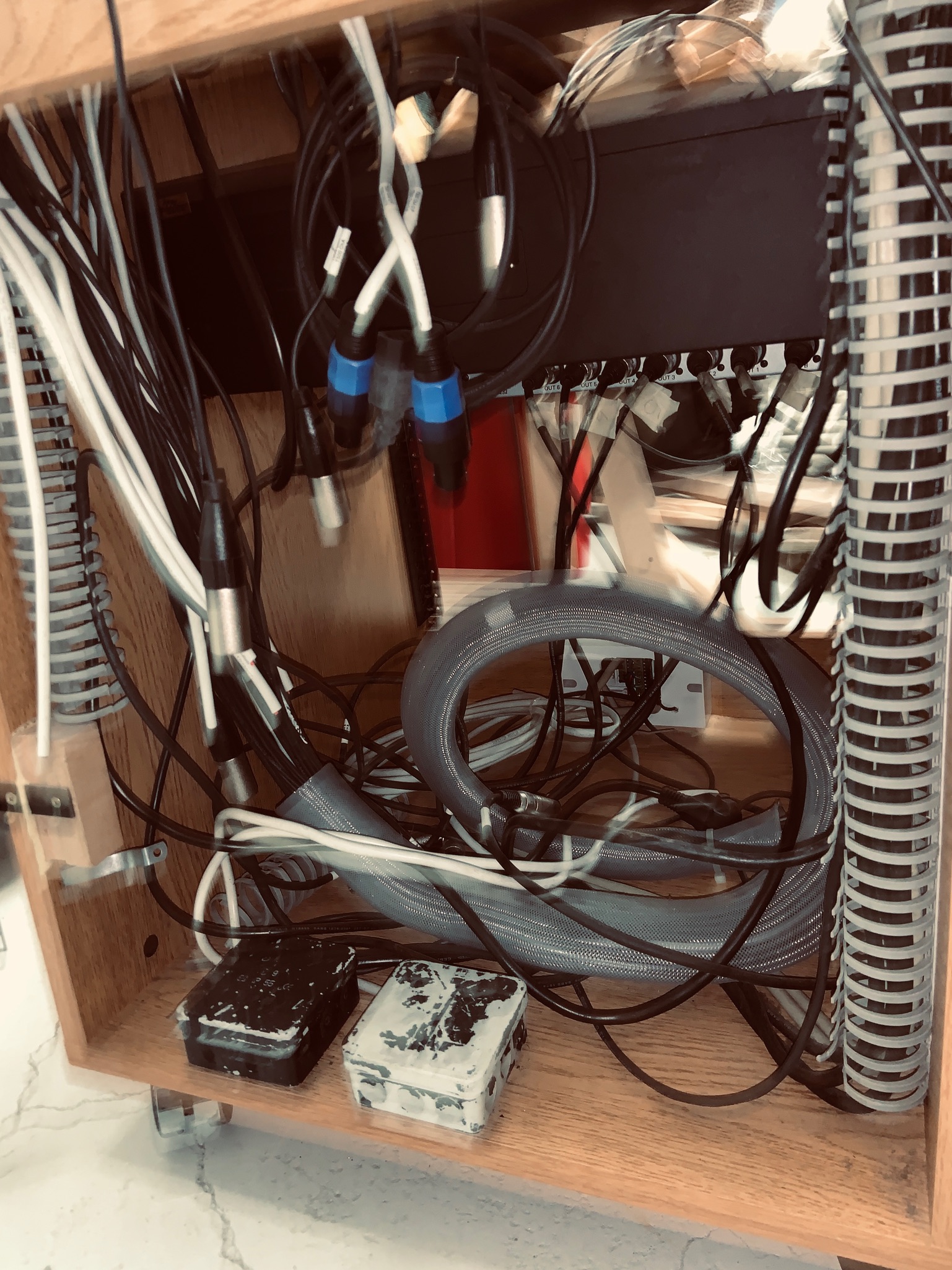 SELT / SOLD Stagebox - Mixer - Hljóðkerfi 12