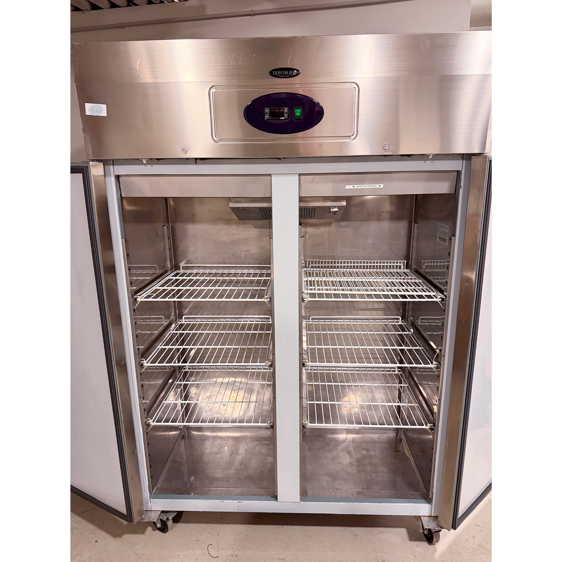 SELT / SOLD Tefcold kæliskápur á hjólum frá Kælitækni, 900ltr. 2