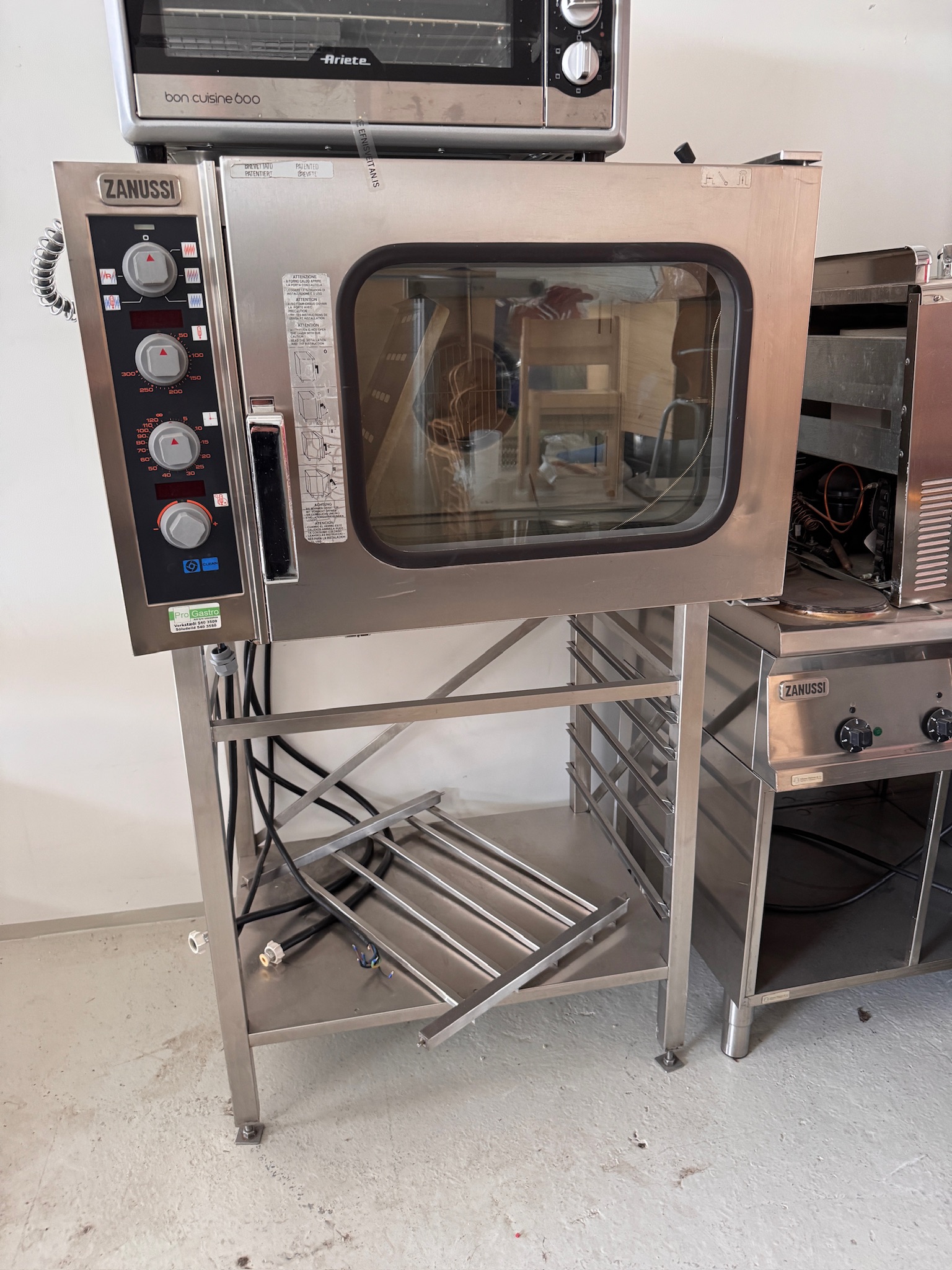 SELT / SOLD Zanussi gufuofn og undirborð, 6 skúffur