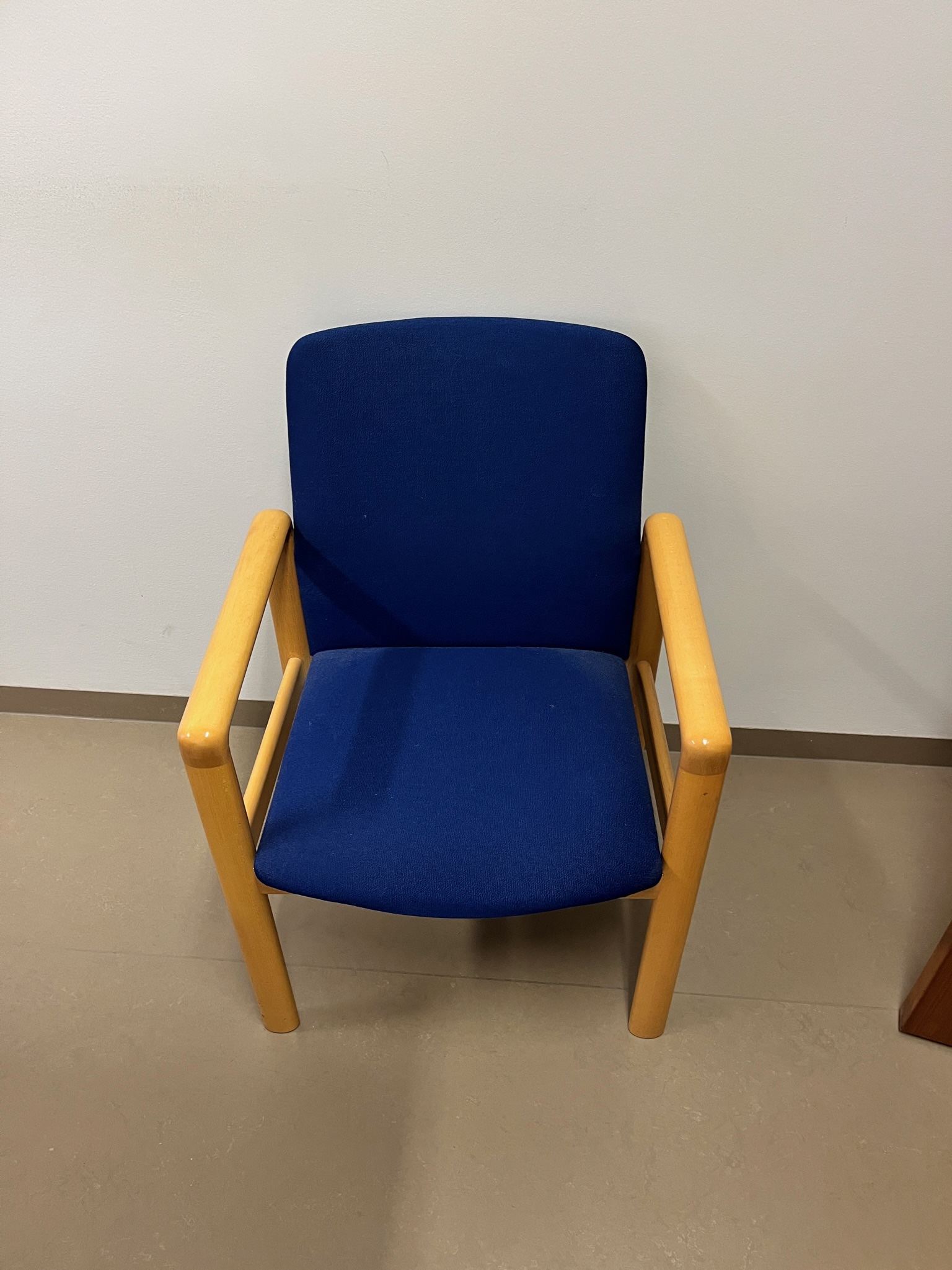 SELT / SOLD Vandaðir fundarstólar - biðstofustólar