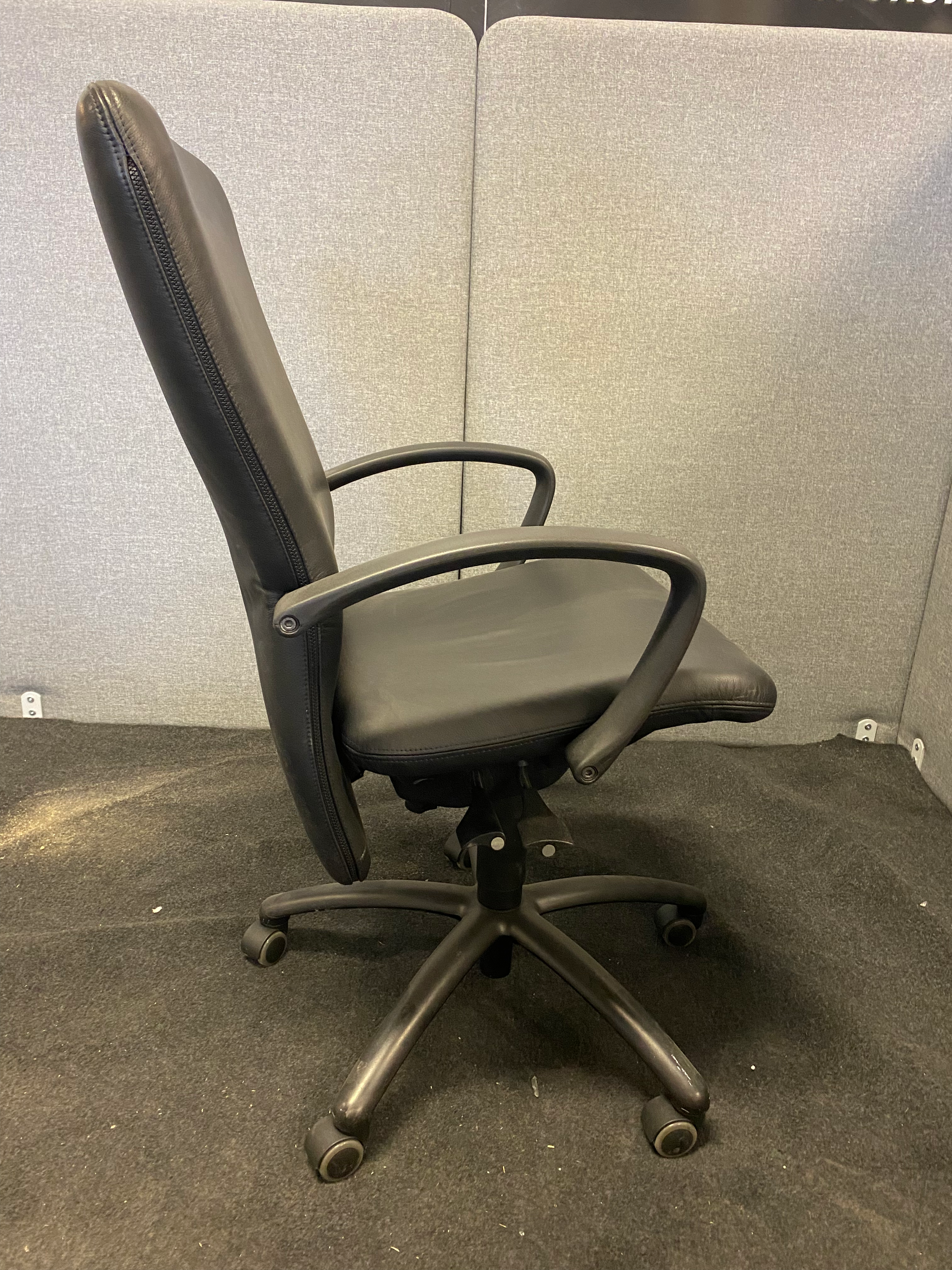 SELT / SOLD Dauphin skrifstofustóll frá Pennanum 3