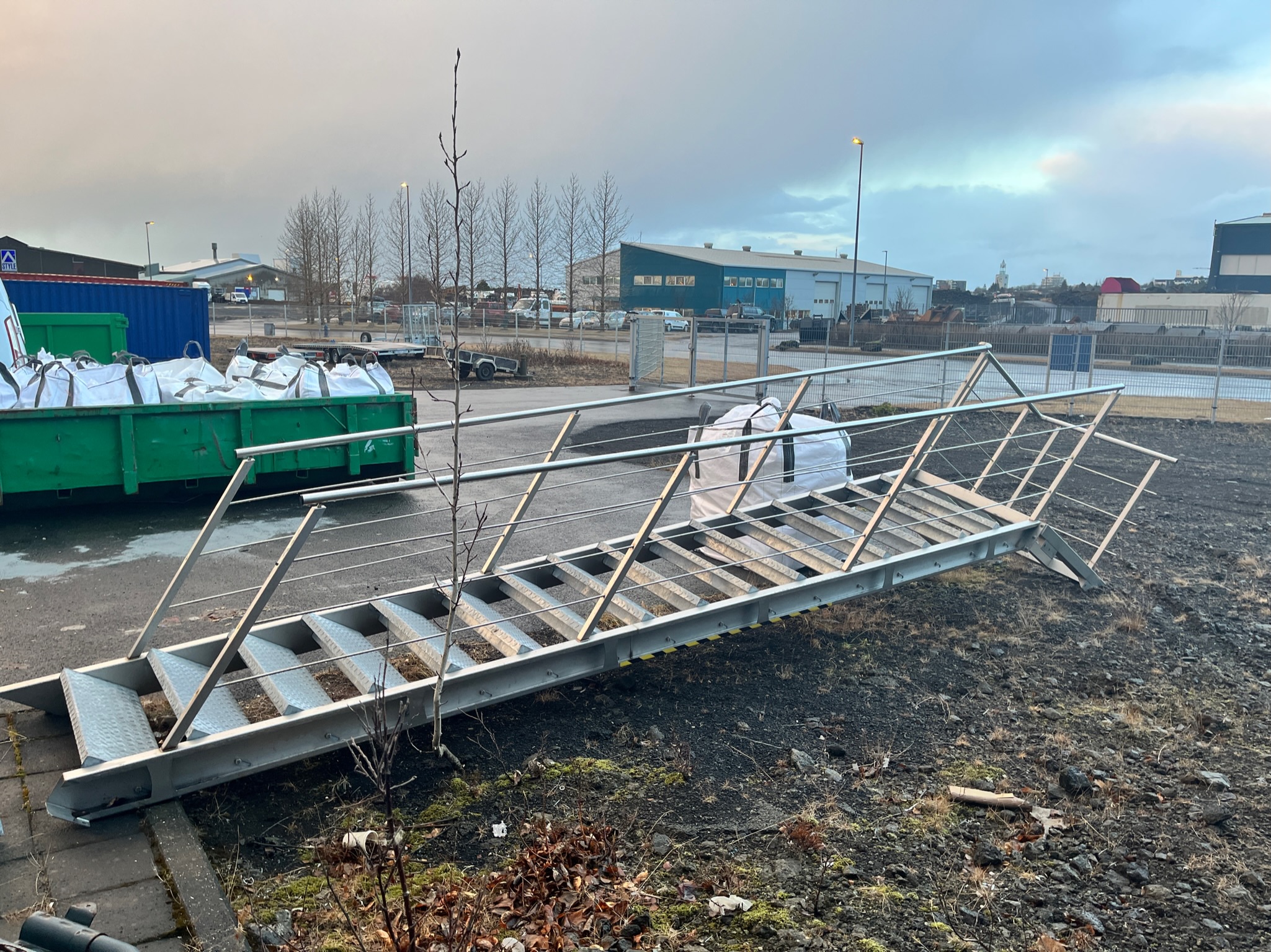 SELT / SOLD - Stáltröppur - neyðarstigi - járnstigi - 17 tröppur