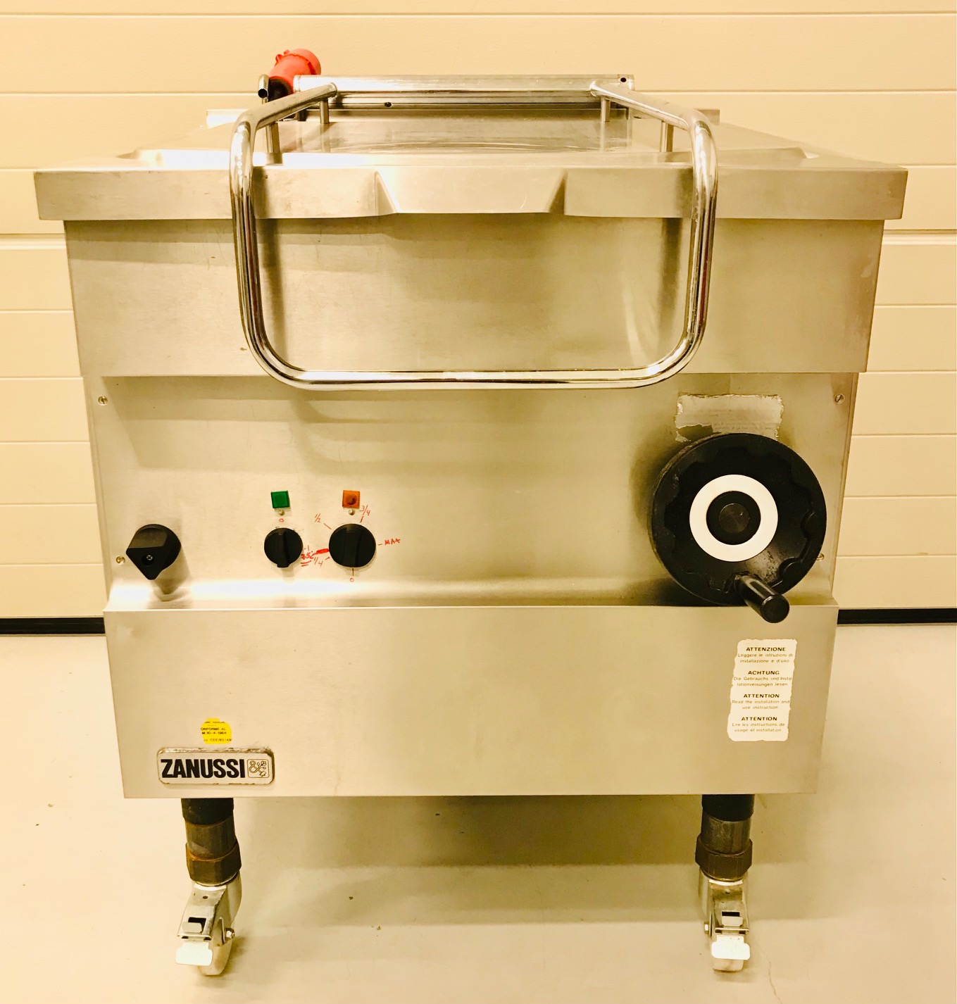 SELT / SOLD - Zanussi 80-100L veltipanna á hjólum 4