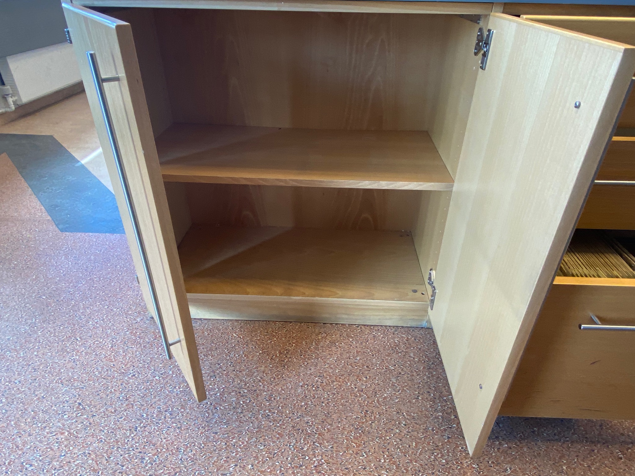 SEELT / SOLD Skenkur með skjalaskúffu - B158sm. 4