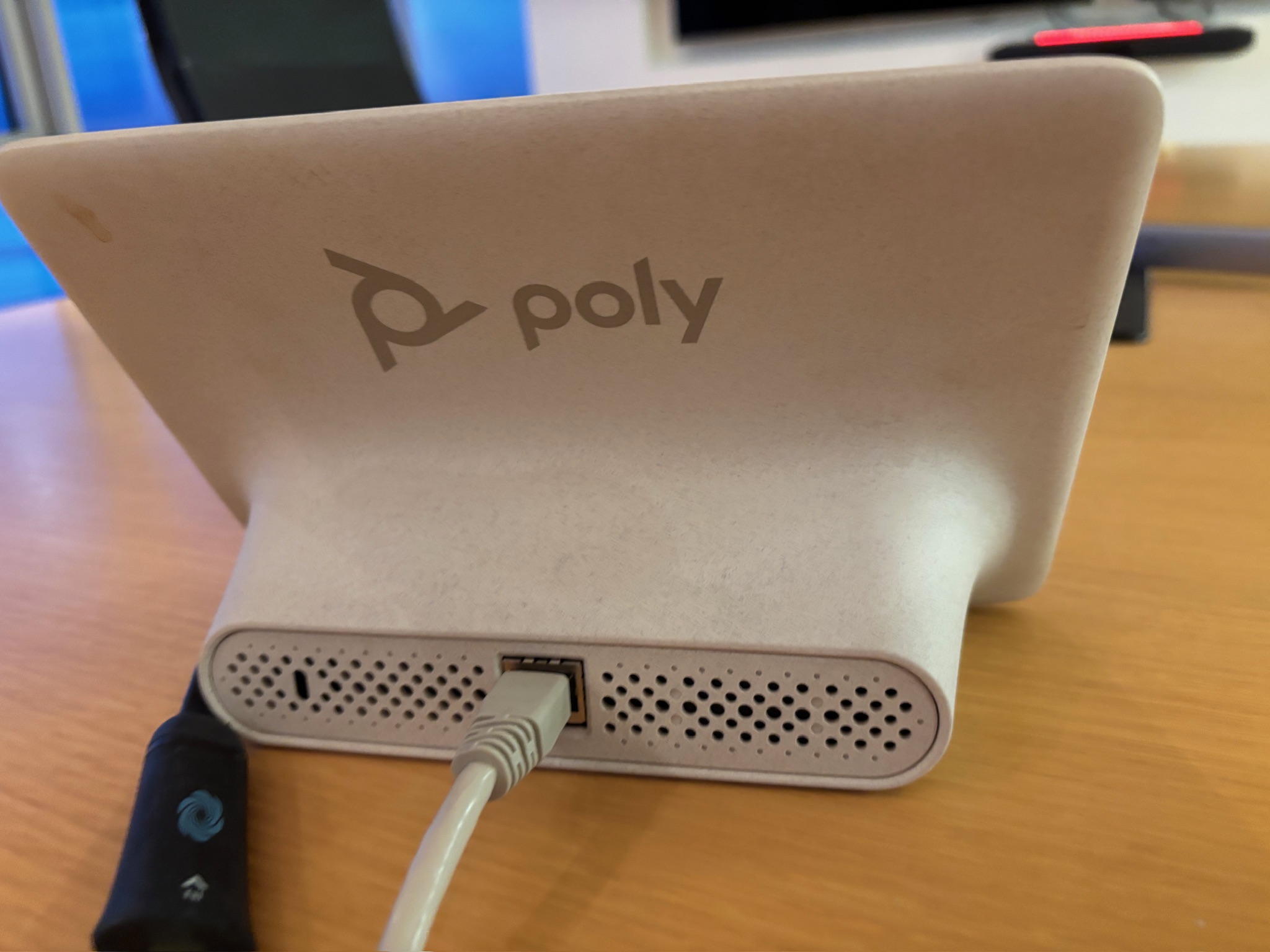 SELT / SOLD Poly Studio X30 TC8 fjarfundabúnaður fyrir Teams, Zoom og USB 3