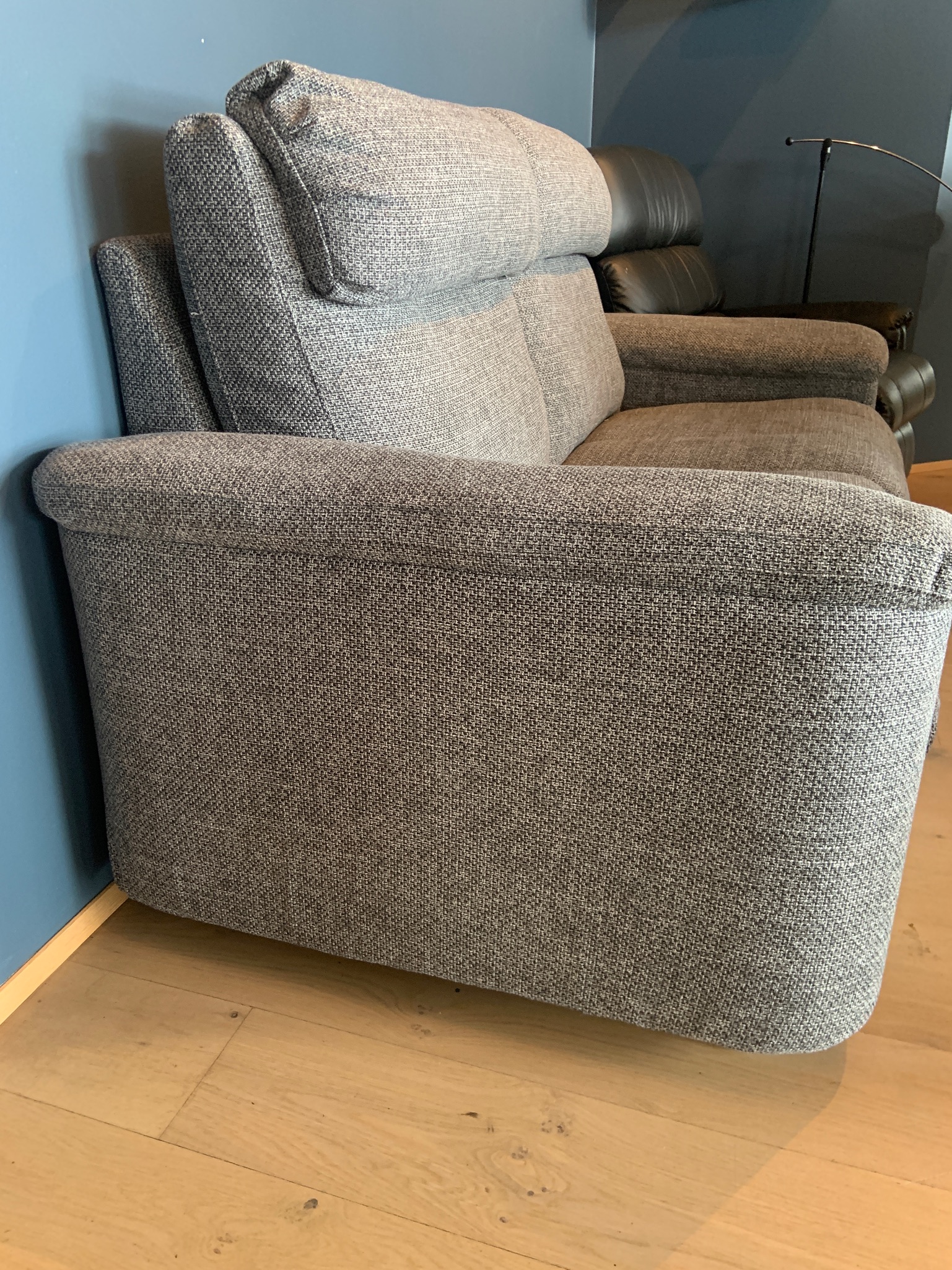 Selt - endurnýtt - Nýlegur 2ja sæta sófi LIDHULT frá IKEA 5
