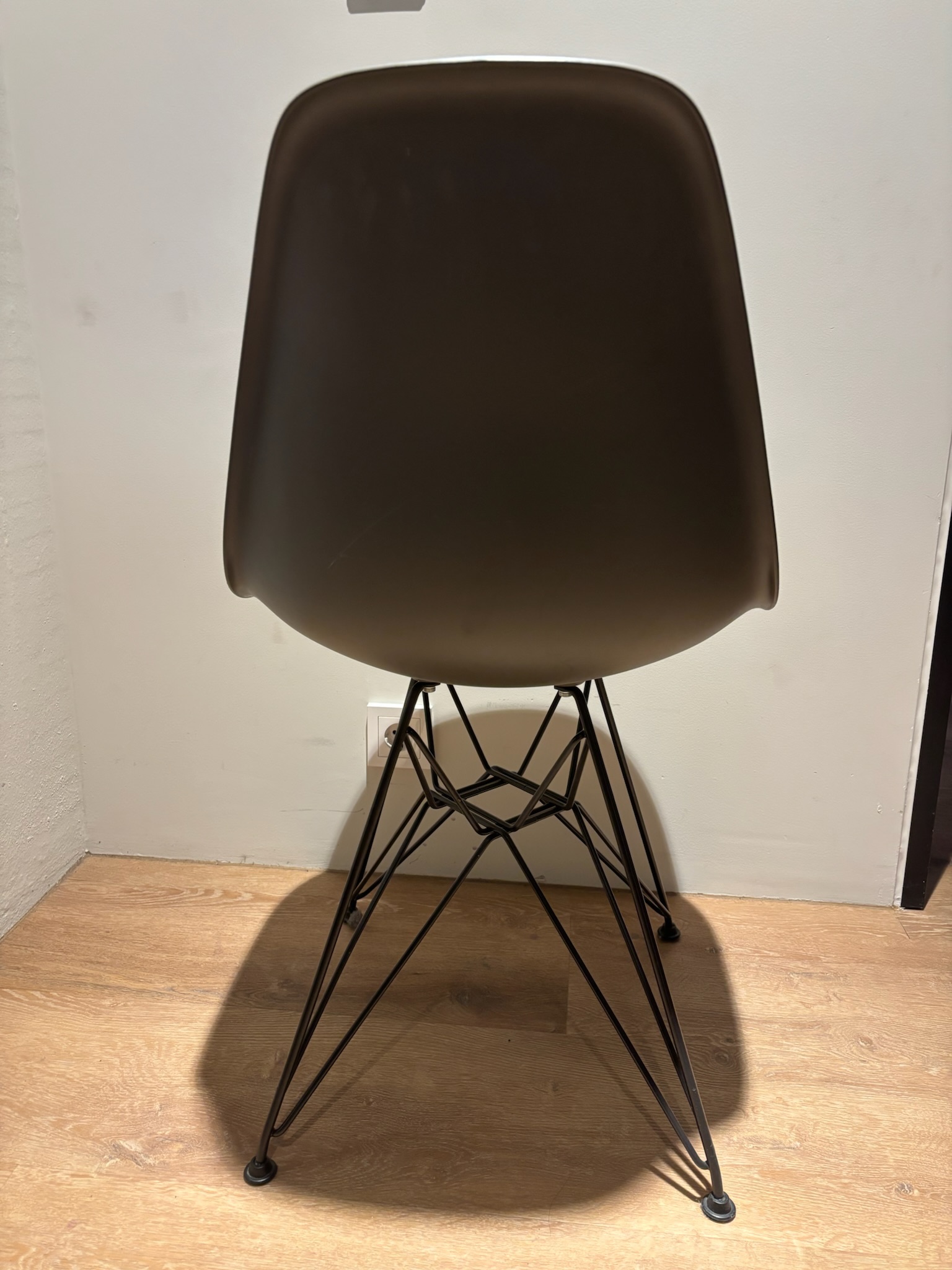 SELT / SOLD Vitra borðstofustóll frá Pennanum 3