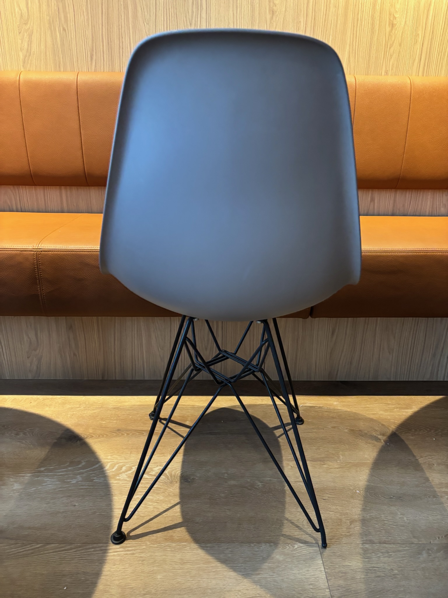 SELT / SOLD Vitra borðstofustóll frá Pennanum 4