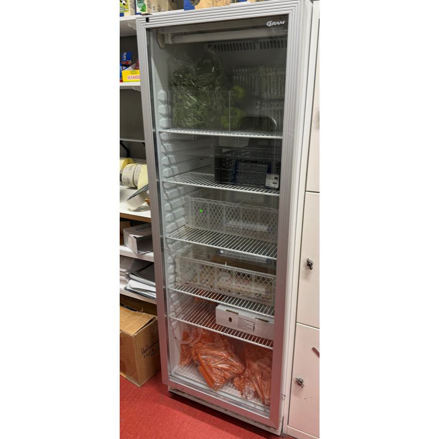 SELT / SOLD Gram display kælir 2
