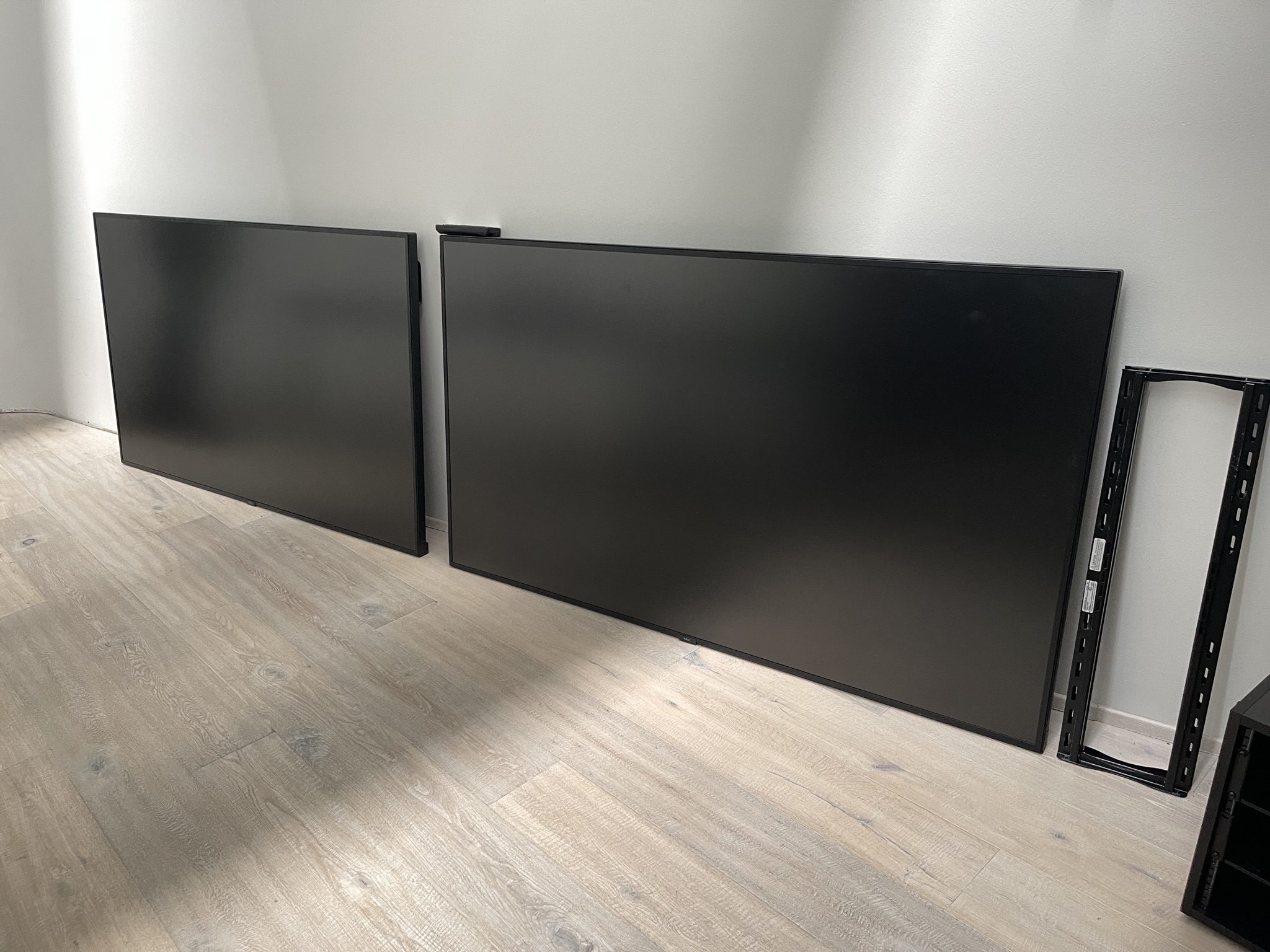 SELT / SOLD NEC 75" C751Q Upplýsingaskjár 24/7 UHD - 1 skjár til 3