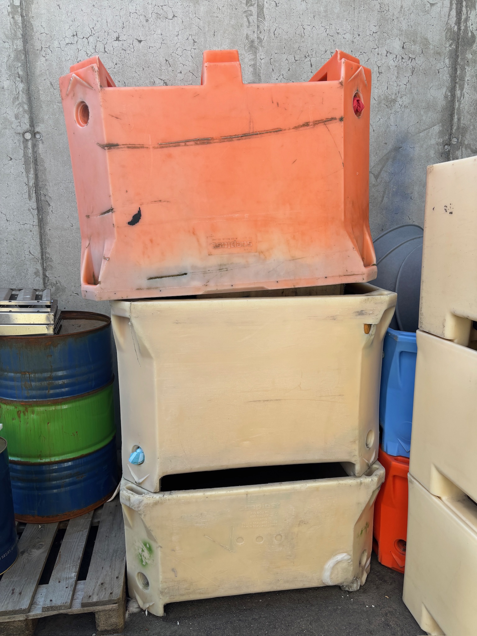 SELT / SOLD Ker frá Sæplast, 350L (3 stk.) 5